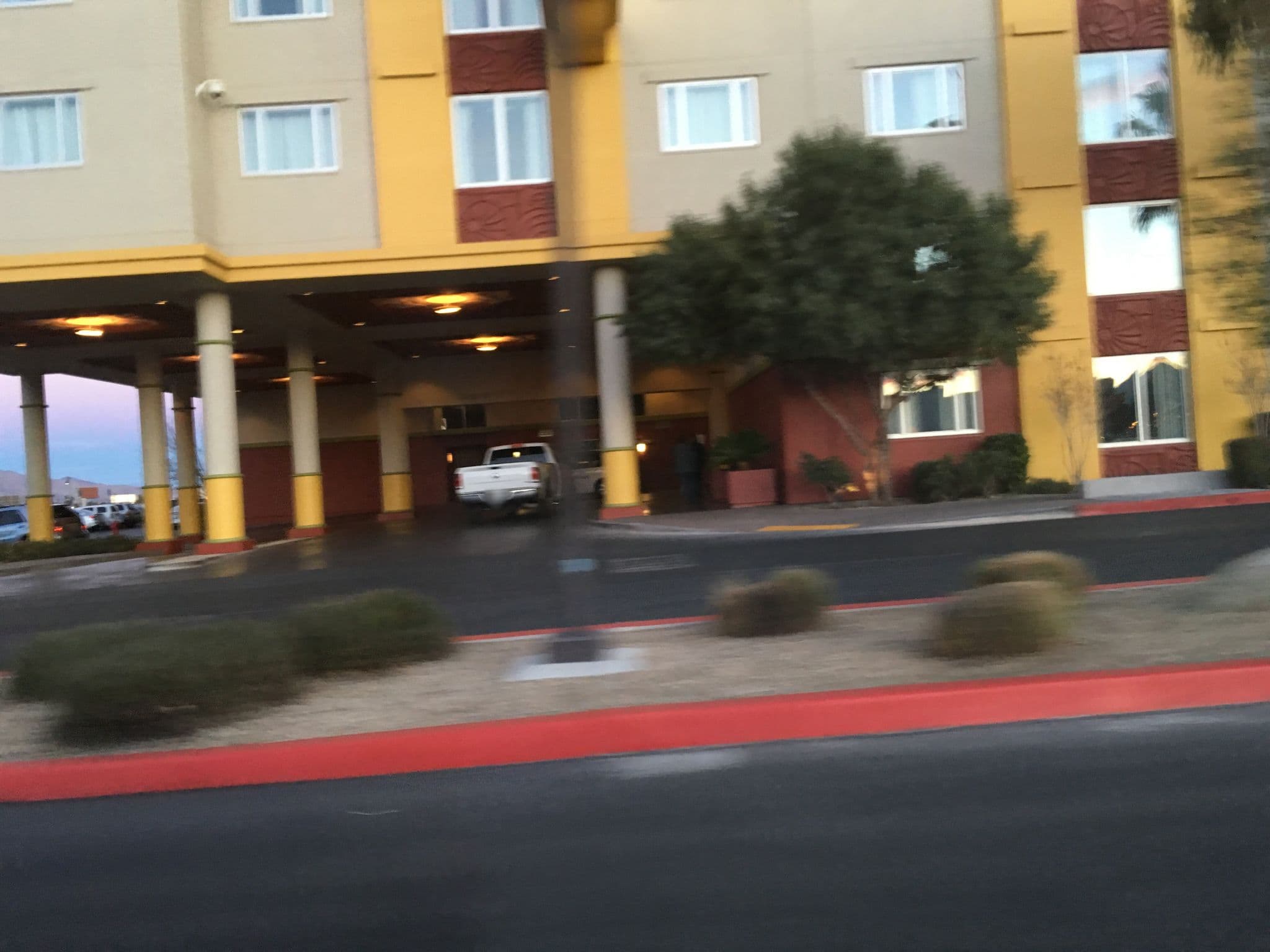 Street view near Blue green 148, Paradise — © dcr (CC BY-SA · Mapillary)