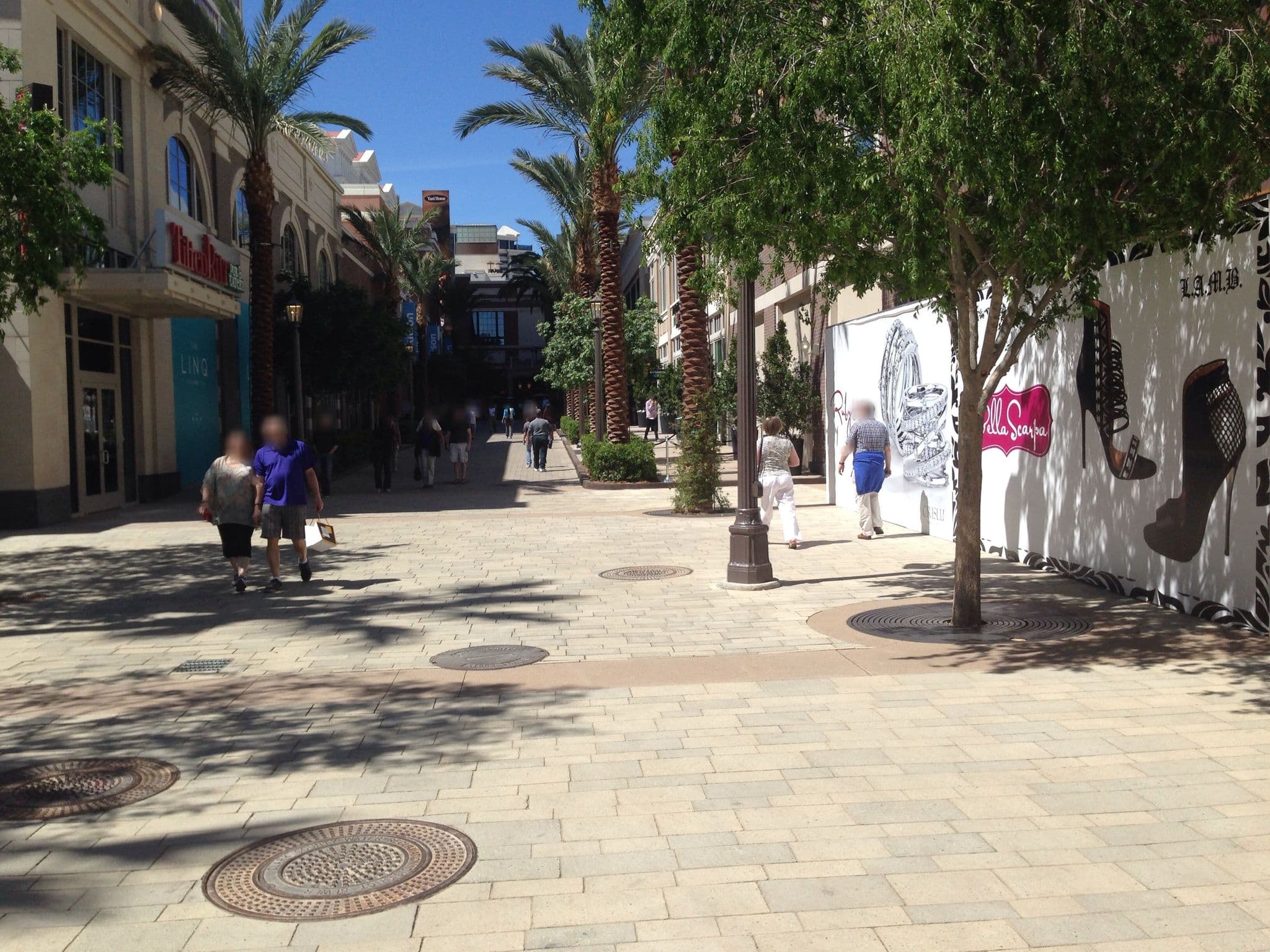 Street view near The Quad Pool, Paradise — © wabbe (CC BY-SA · Mapillary)