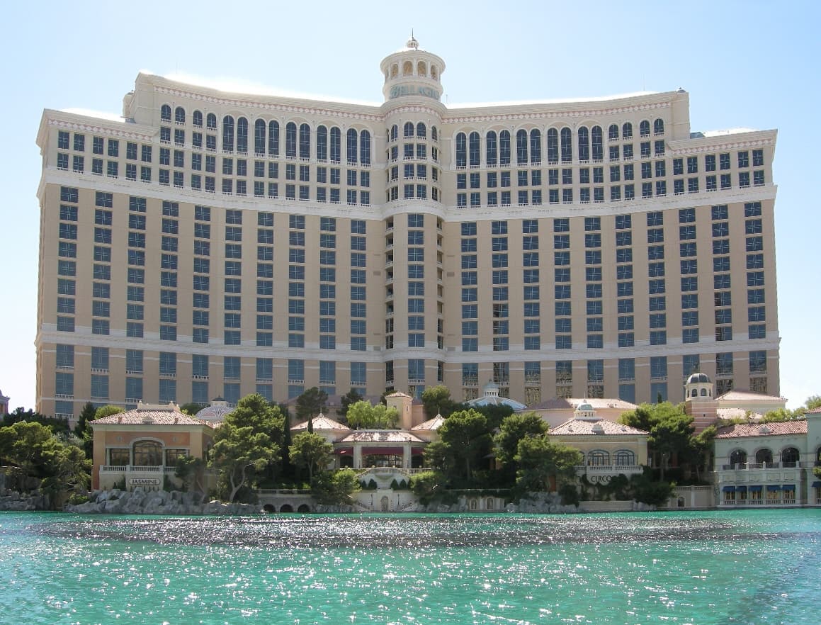 Bellagio Hotel & Casino (via Wikimedia Commons, CC BY 3.0)