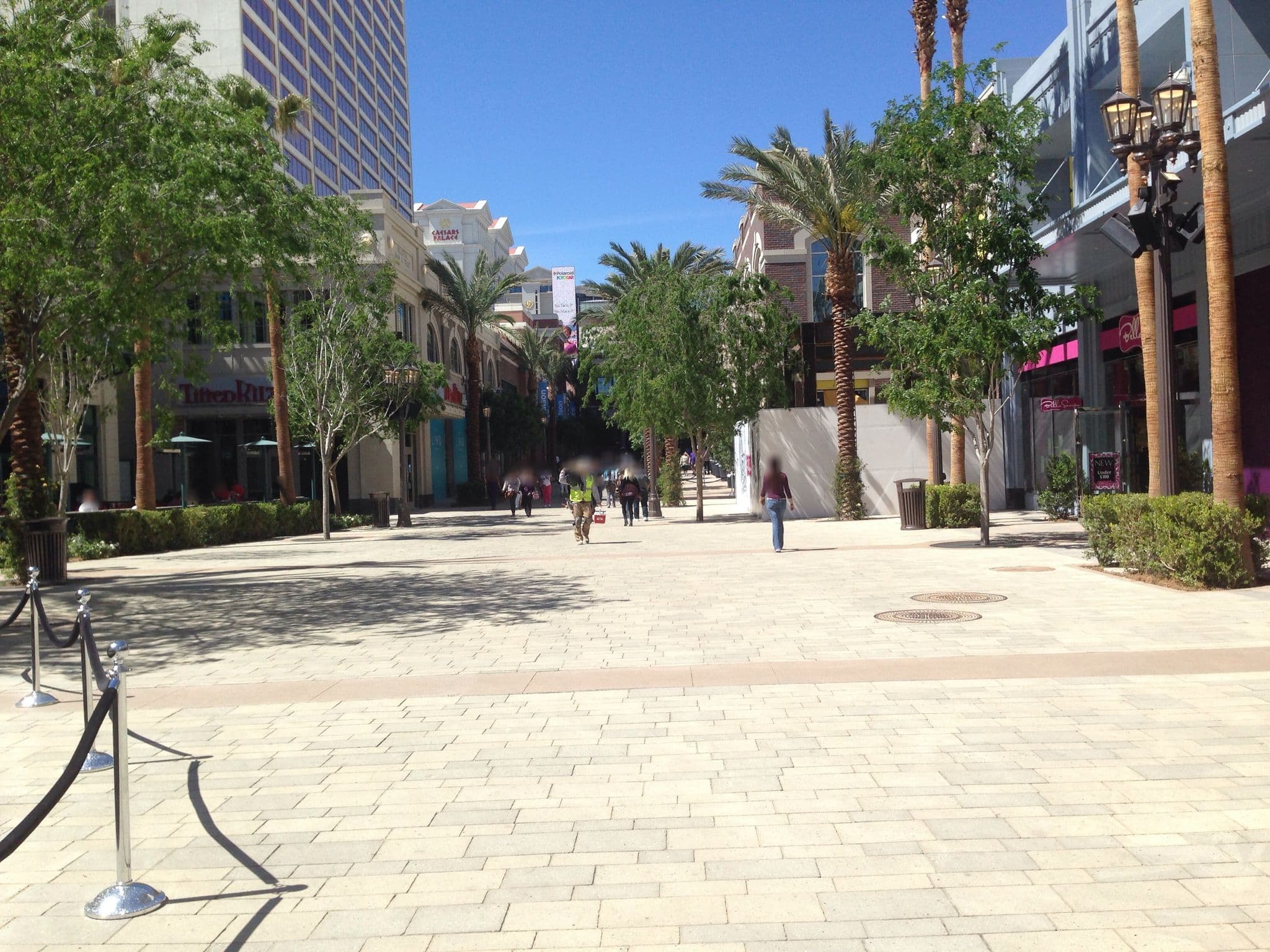 Street view near Imperial Palace Pool, Paradise — © wabbe (CC BY-SA · Mapillary)