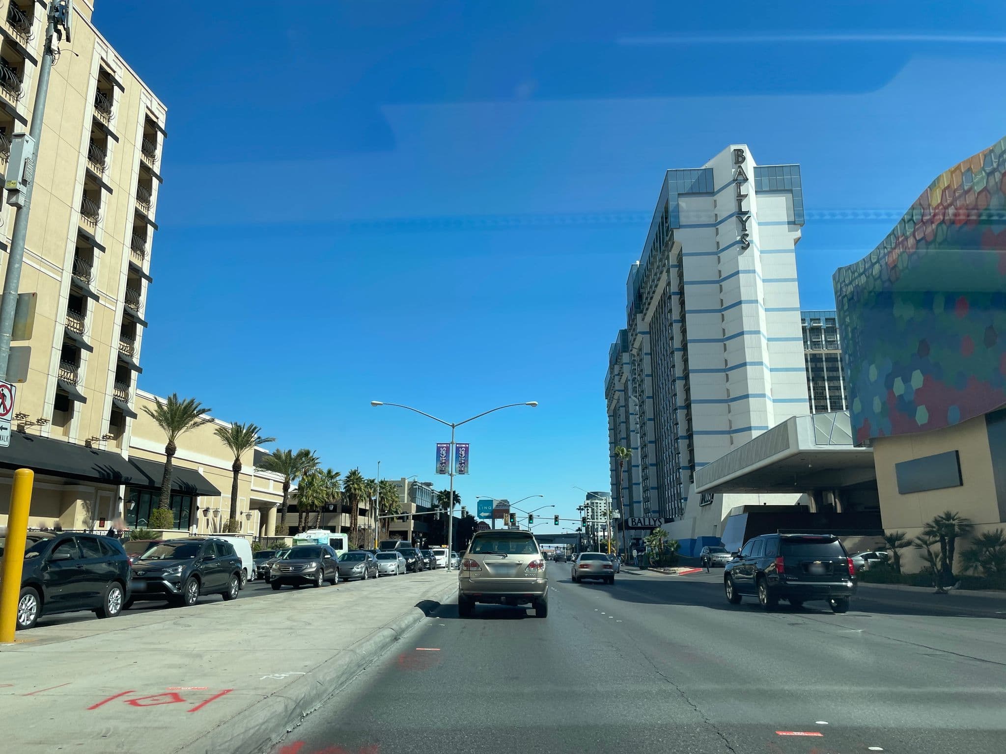 Street view near Jubilee Tower, Paradise — © matsayz (CC BY-SA · Mapillary)