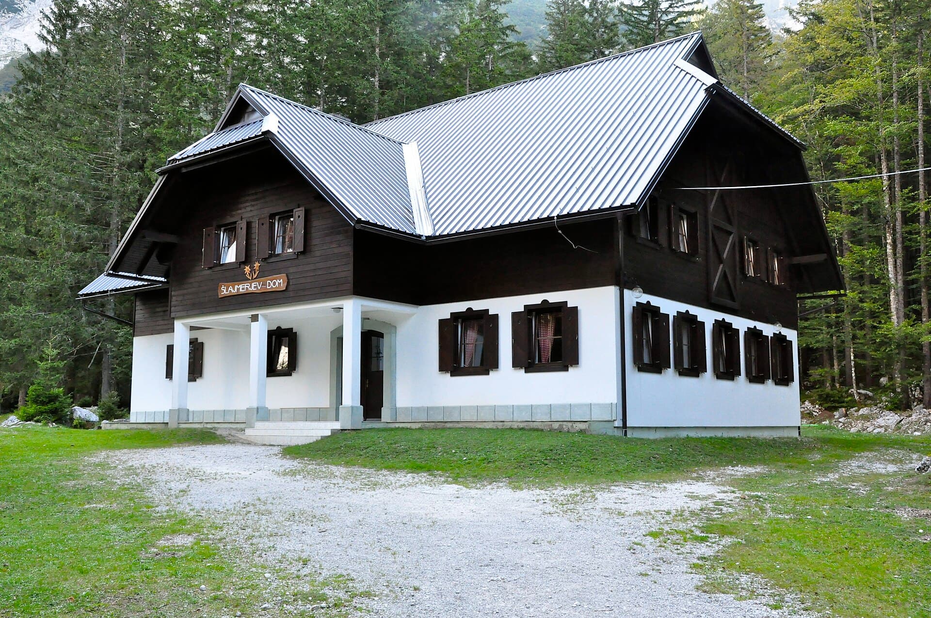 Šlajmerjev dom v Vratih (via Wikimedia Commons, CC BY-SA 3.0)
