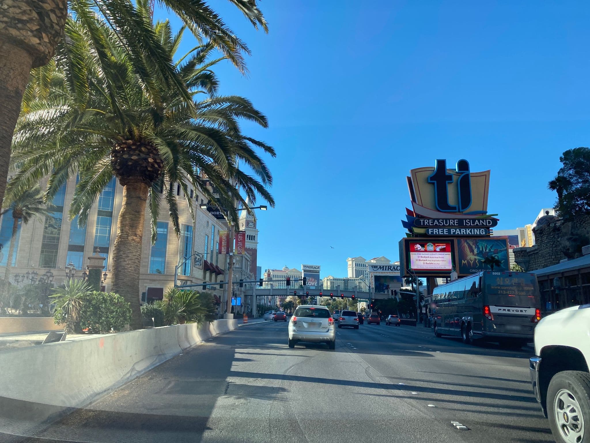 Street view near Palazzo Hotel Room At 15th Floor, Paradise — © matsayz (CC BY-SA · Mapillary)