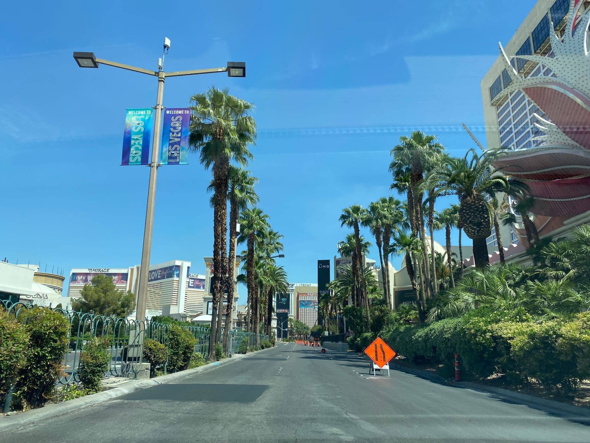 Street view near Flamingo cashier, Paradise — © matsayz (CC BY-SA · Mapillary)