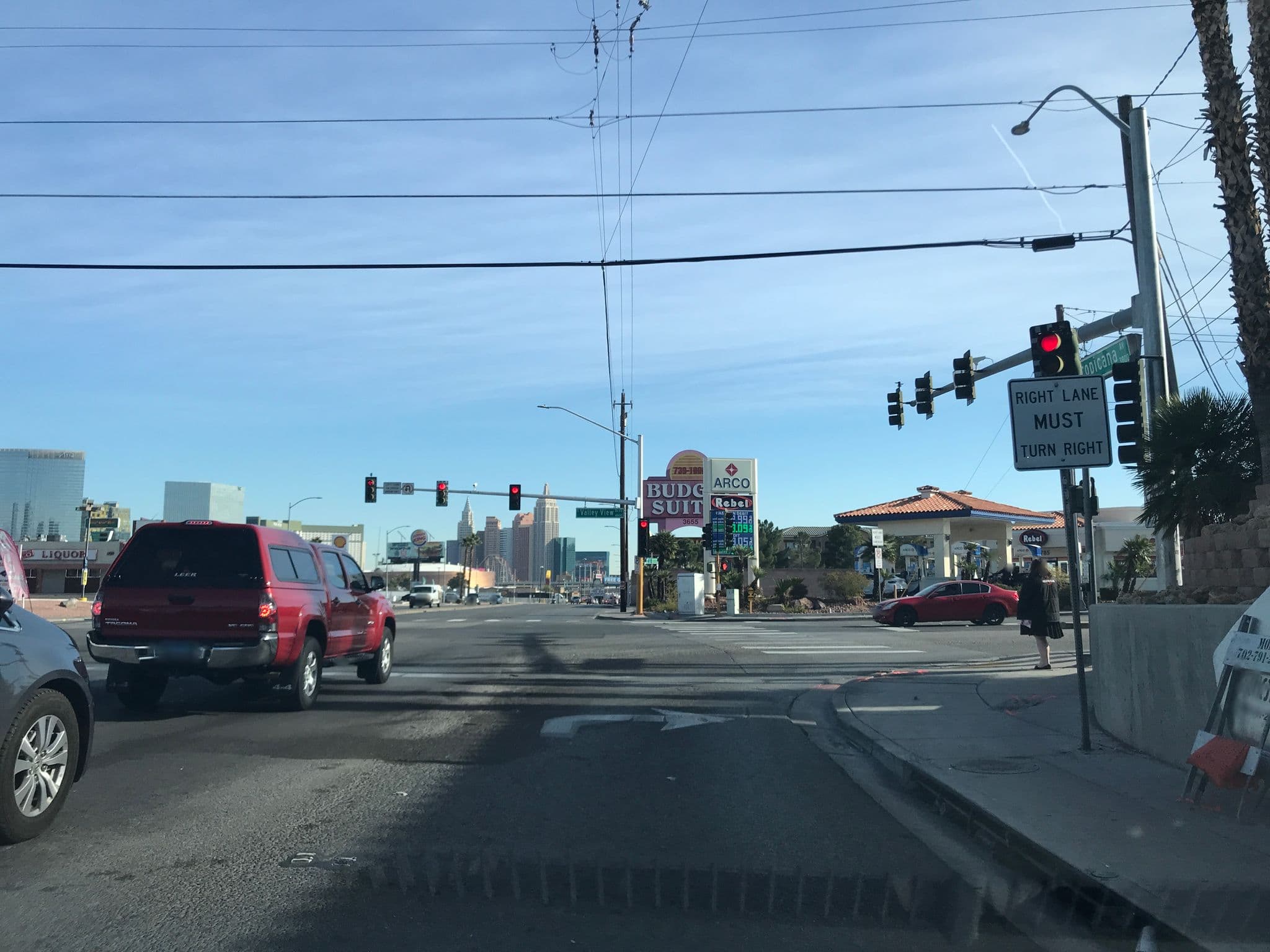 Street view near La Quinta Inn & Suites Las Vegas Tropicana, Paradise — © amandamims (CC BY-SA · Mapillary)