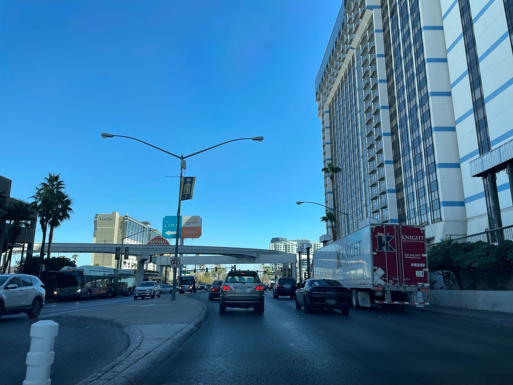 Street view near The Venitian, Room 11-104, Paradise — © matsayz (CC BY-SA · Mapillary)