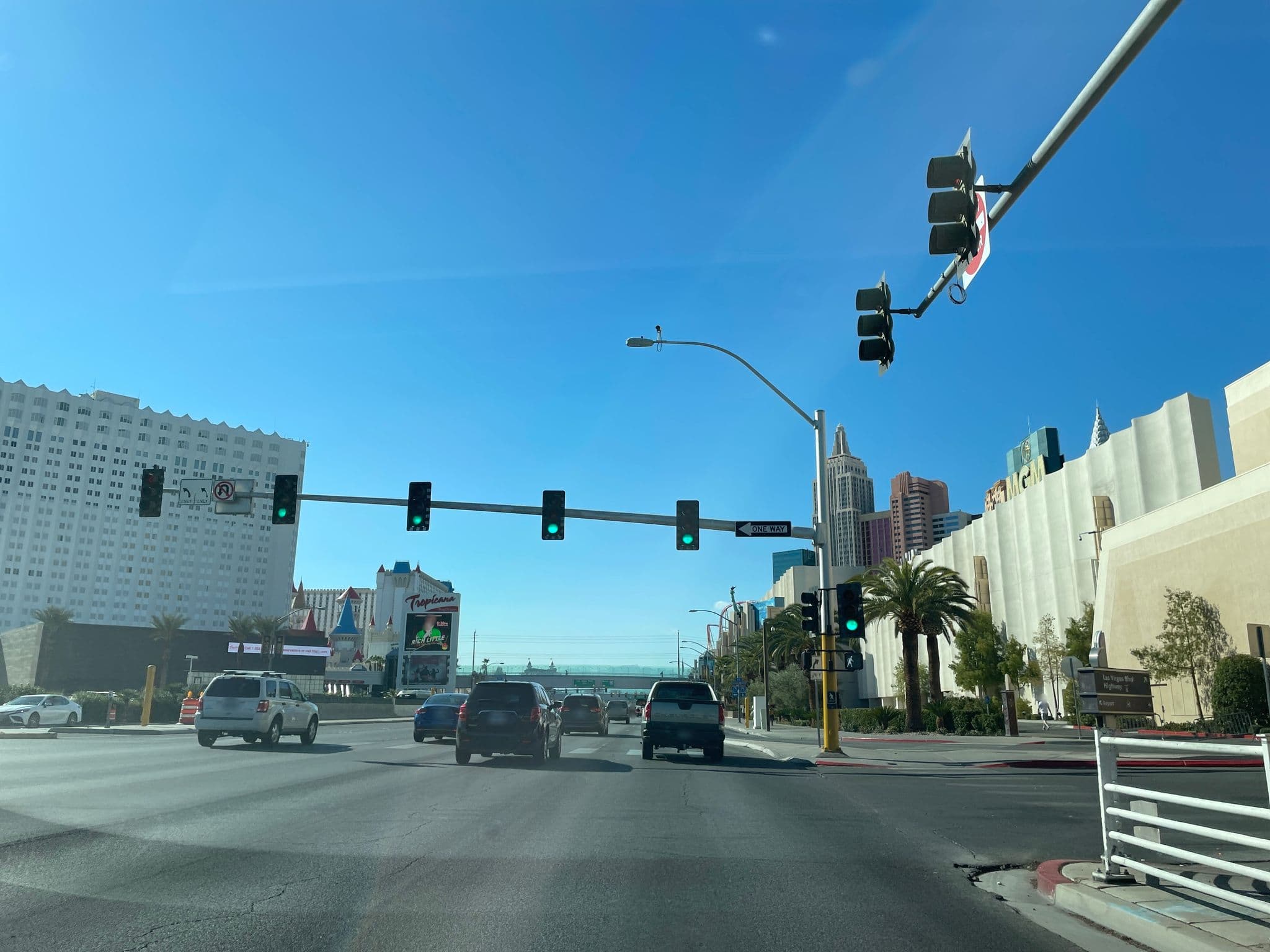 Street view near K & L's Room At MGM Grand, Paradise — © matsayz (CC BY-SA · Mapillary)