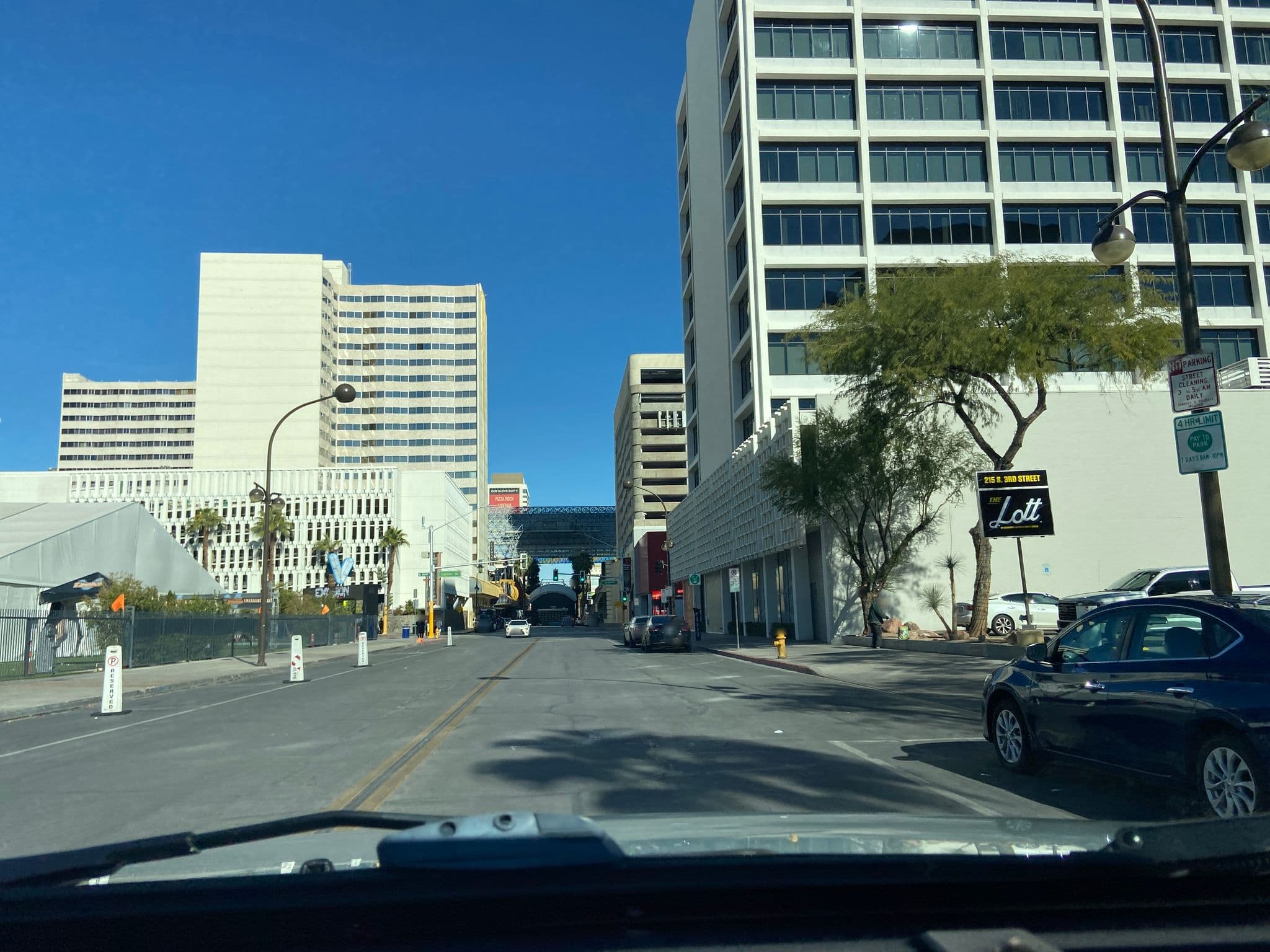 Street view near 19th Floor 4 Queens, Las Vegas — © ryne (CC BY-SA · Mapillary)