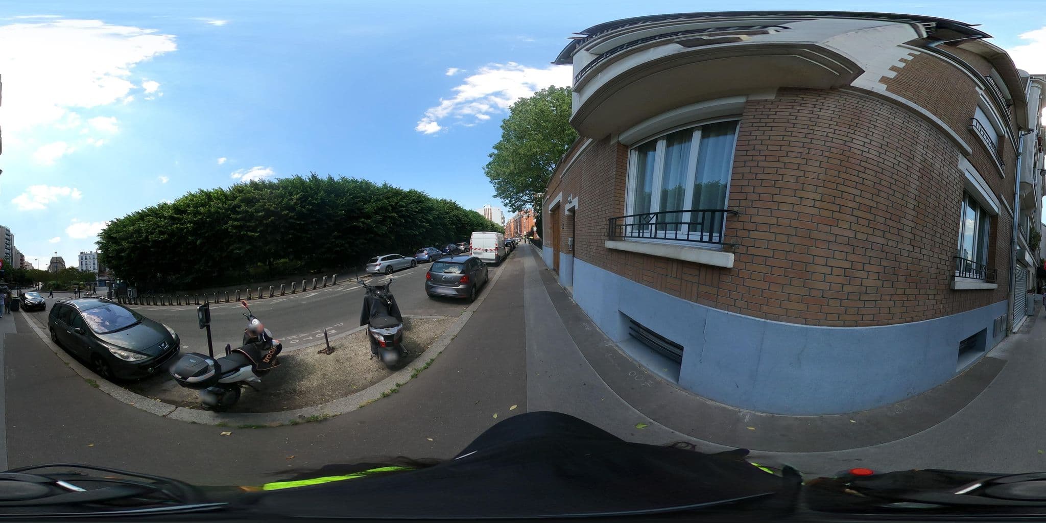 Street view near La Villa Paris, Maison Blanche — © noemiereichardt (CC BY-SA · Mapillary)