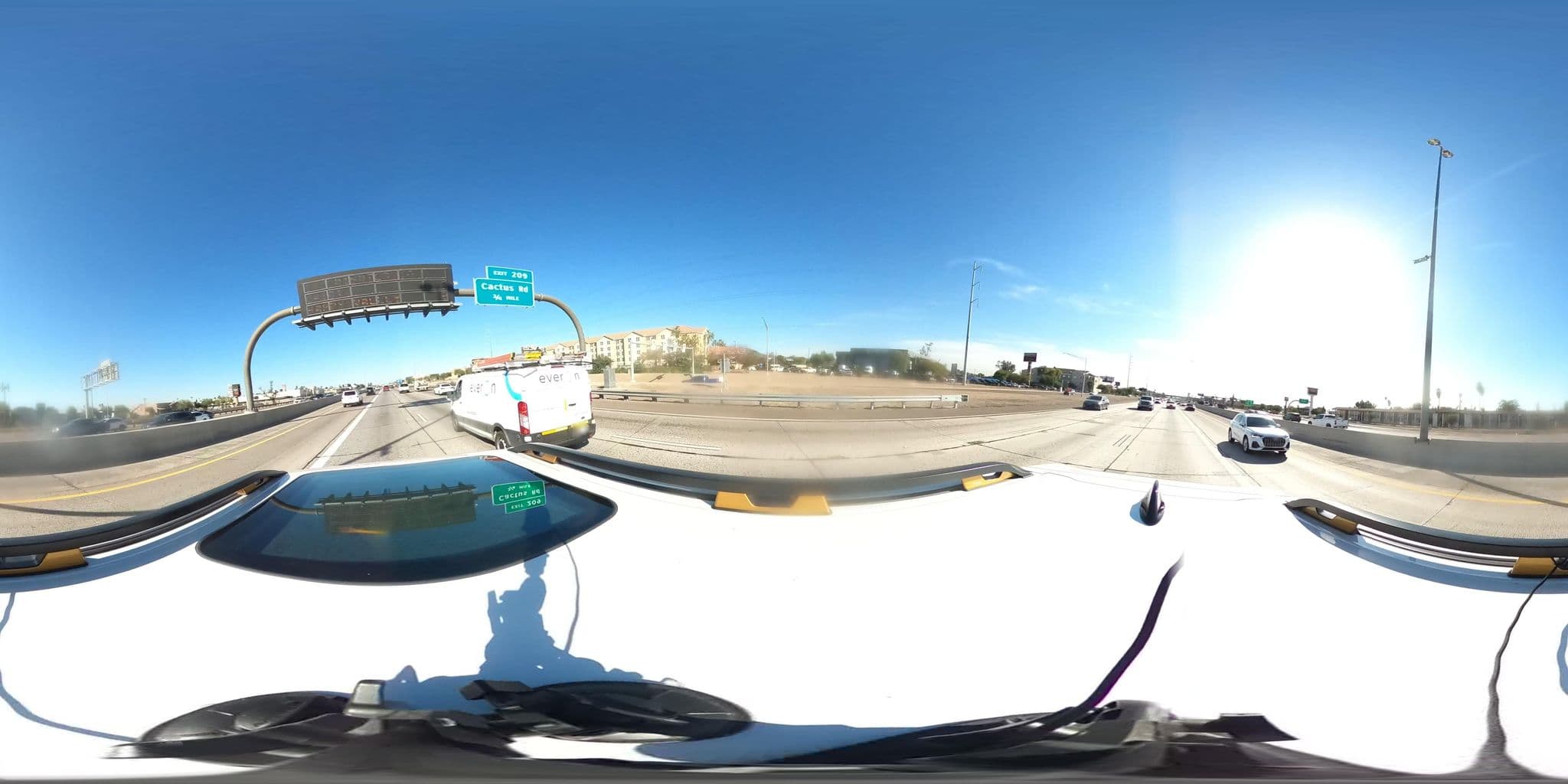 Street view near The Crack Hotel, Glendale — © mapillary01730 (CC BY-SA · Mapillary)