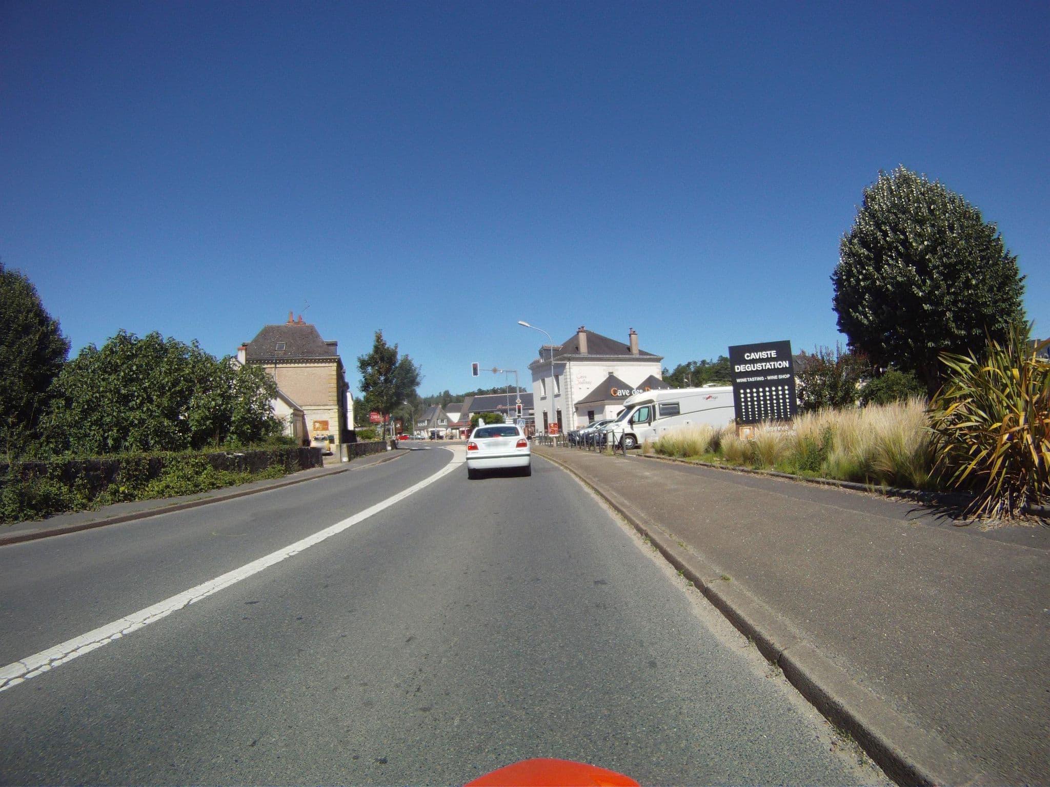 Street view near Chez Madeleine, Rochecorbon — © vinzo (CC BY-SA · Mapillary)