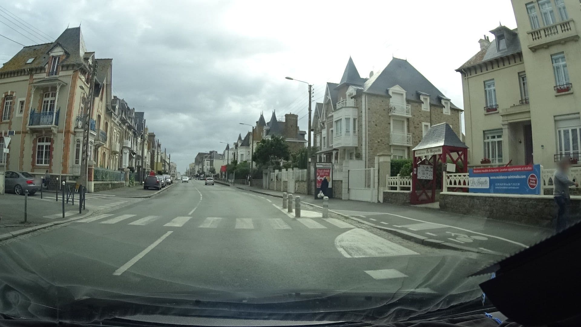 Street view near La Hoquette, Saint-Malo — © ljbouere (CC BY-SA · Mapillary)