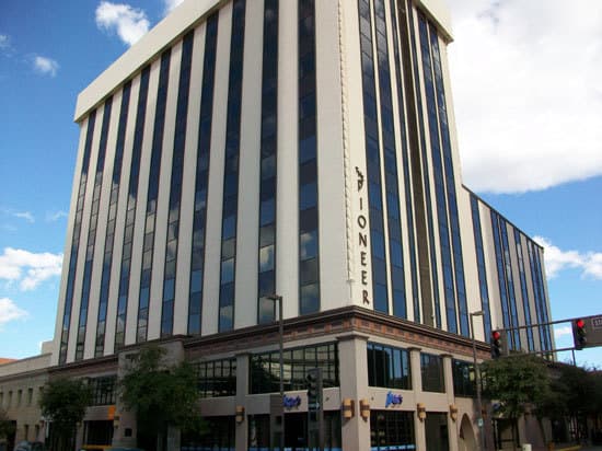The Pioneer Hotel (via Wikimedia Commons, CC BY-SA 3.0)