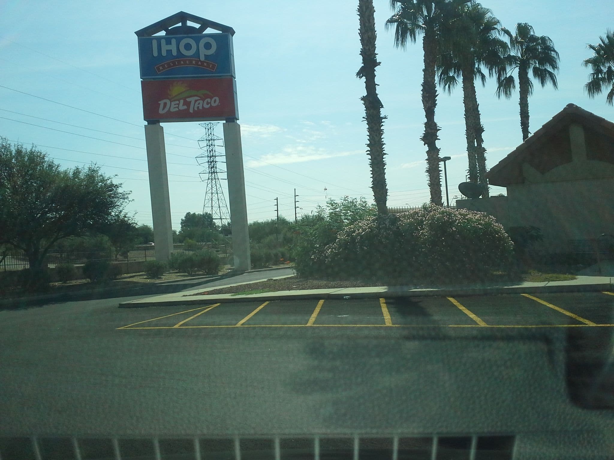 Street view near Super 8, Flowing Wells — © drkludge (CC BY-SA · Mapillary)