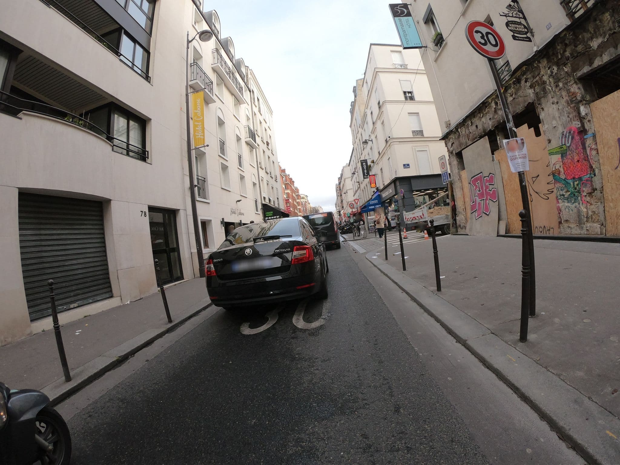 Street view near Oasis Montparnasse, Paris 14 Observatoire — © ywwwes (CC BY-SA · Mapillary)
