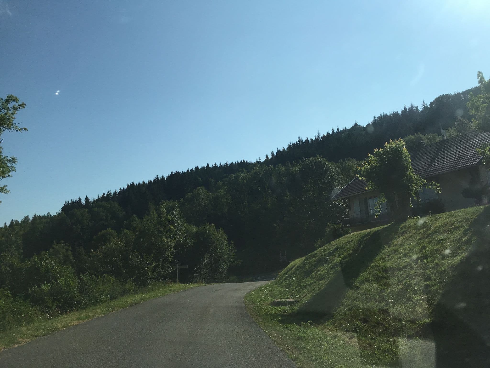 Street view near La Roulotte Arc-en-Ciel, Moirans-en-Montagne — © thepriben (CC BY-SA · Mapillary)