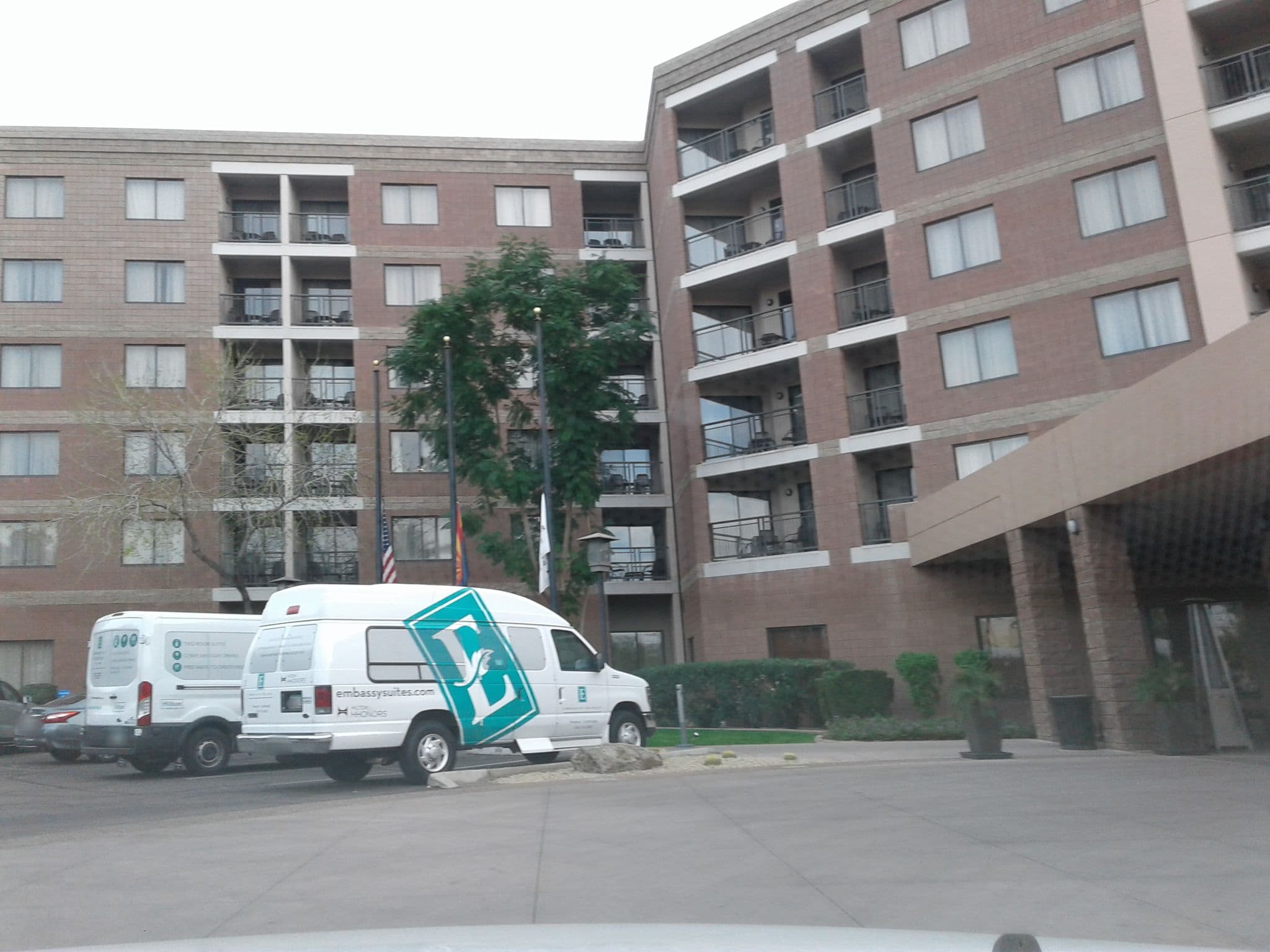 Street view near Embassy Suites Pool, Paradise Valley — © drkludge (CC BY-SA · Mapillary)