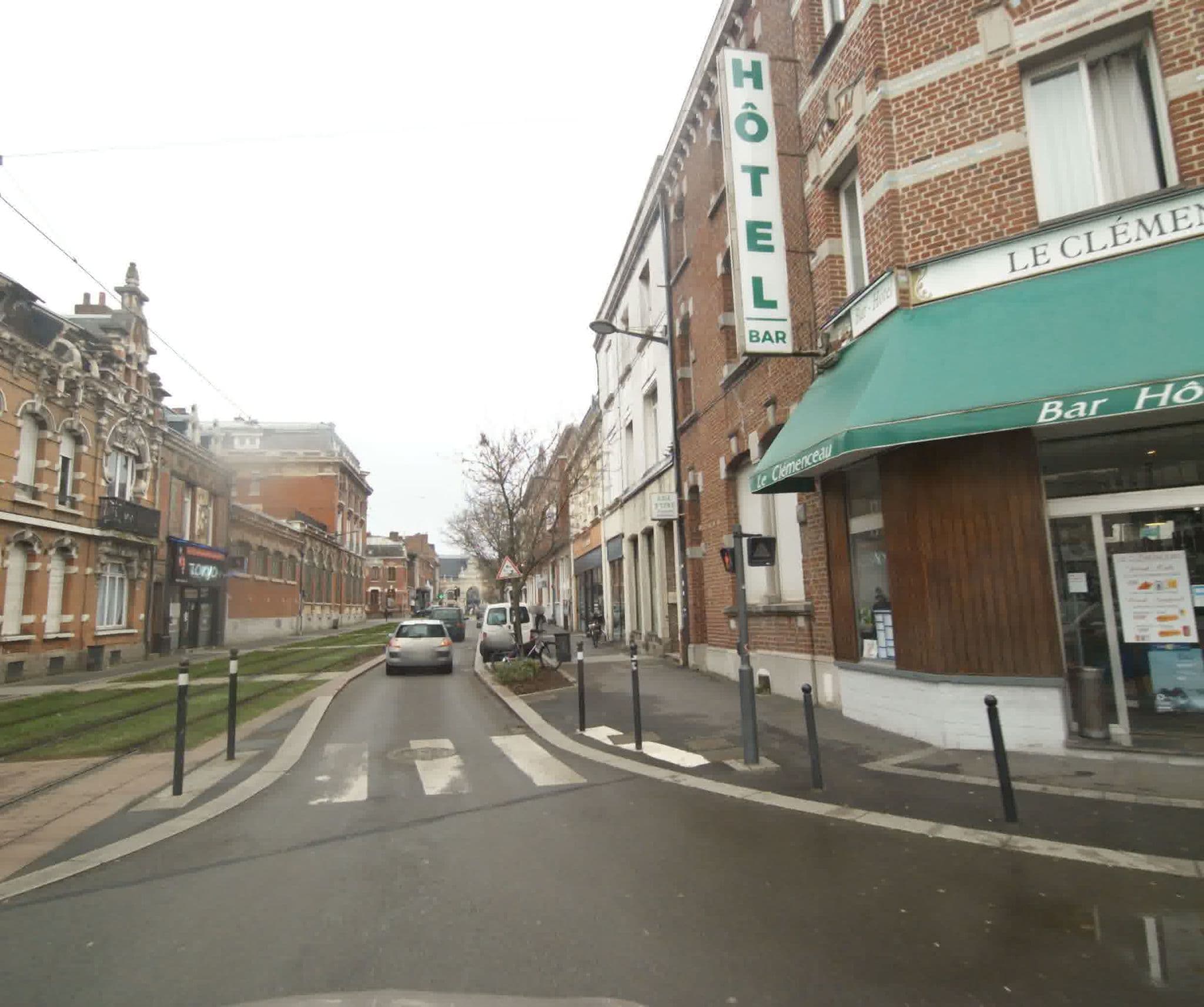 Street view near Le Clémenceau, Valenciennes — © sogefi (CC BY-SA · Mapillary)