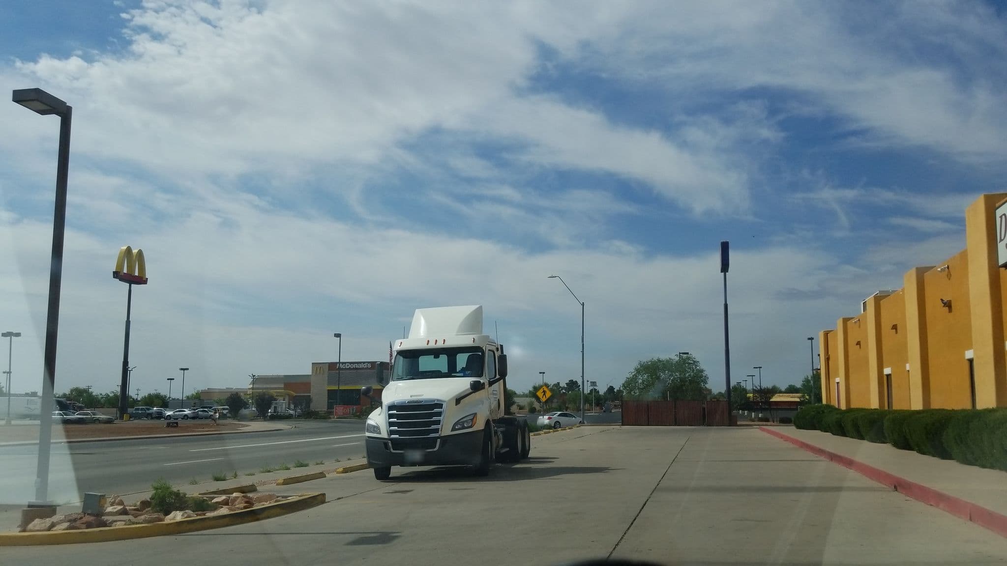 Street view near Quality Inn WInslow, Winslow — © jbthemilker (CC BY-SA · Mapillary)