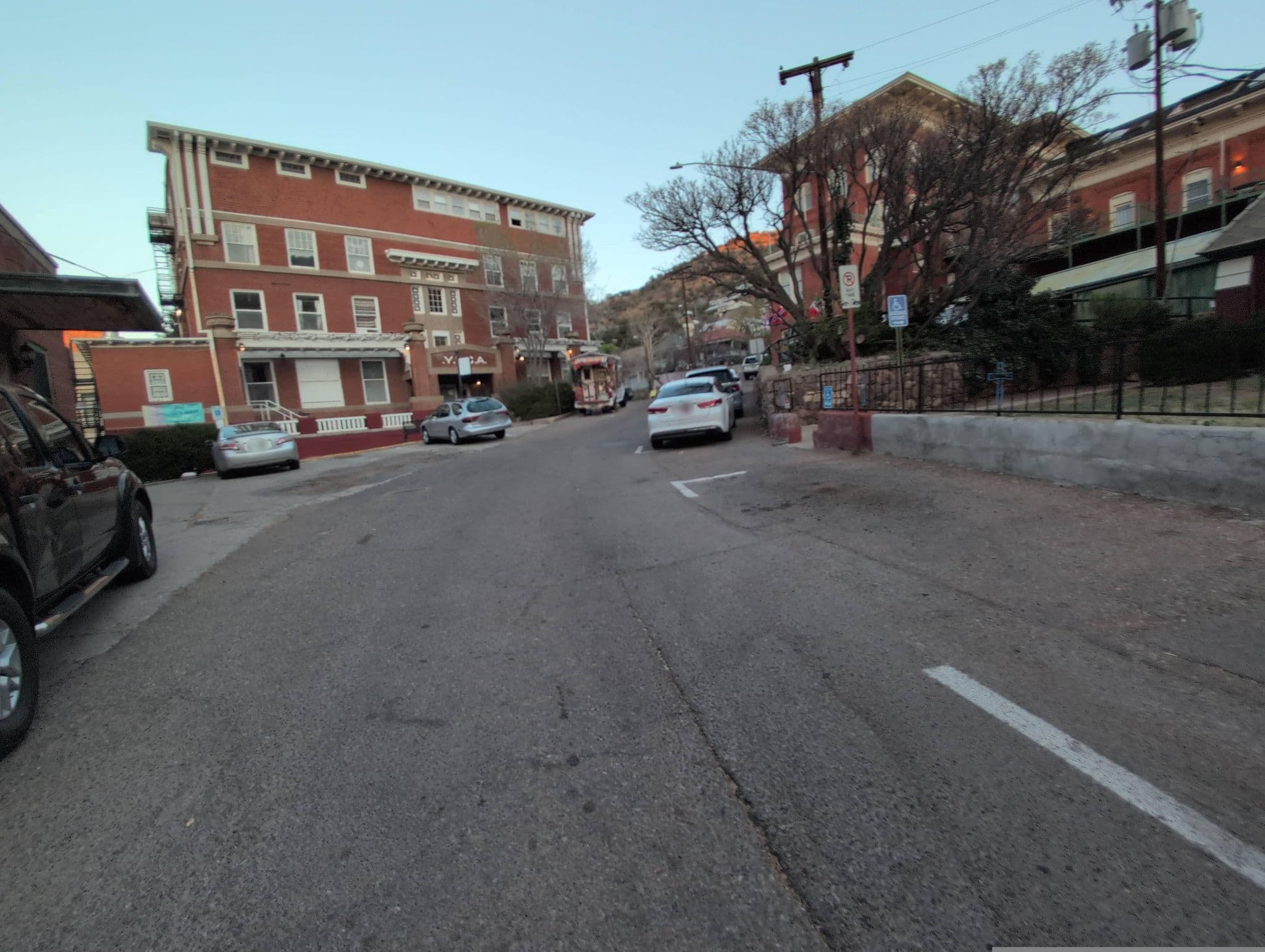 Street view near Gym Club Suites, Bisbee — © mapillary01730 (CC BY-SA · Mapillary)