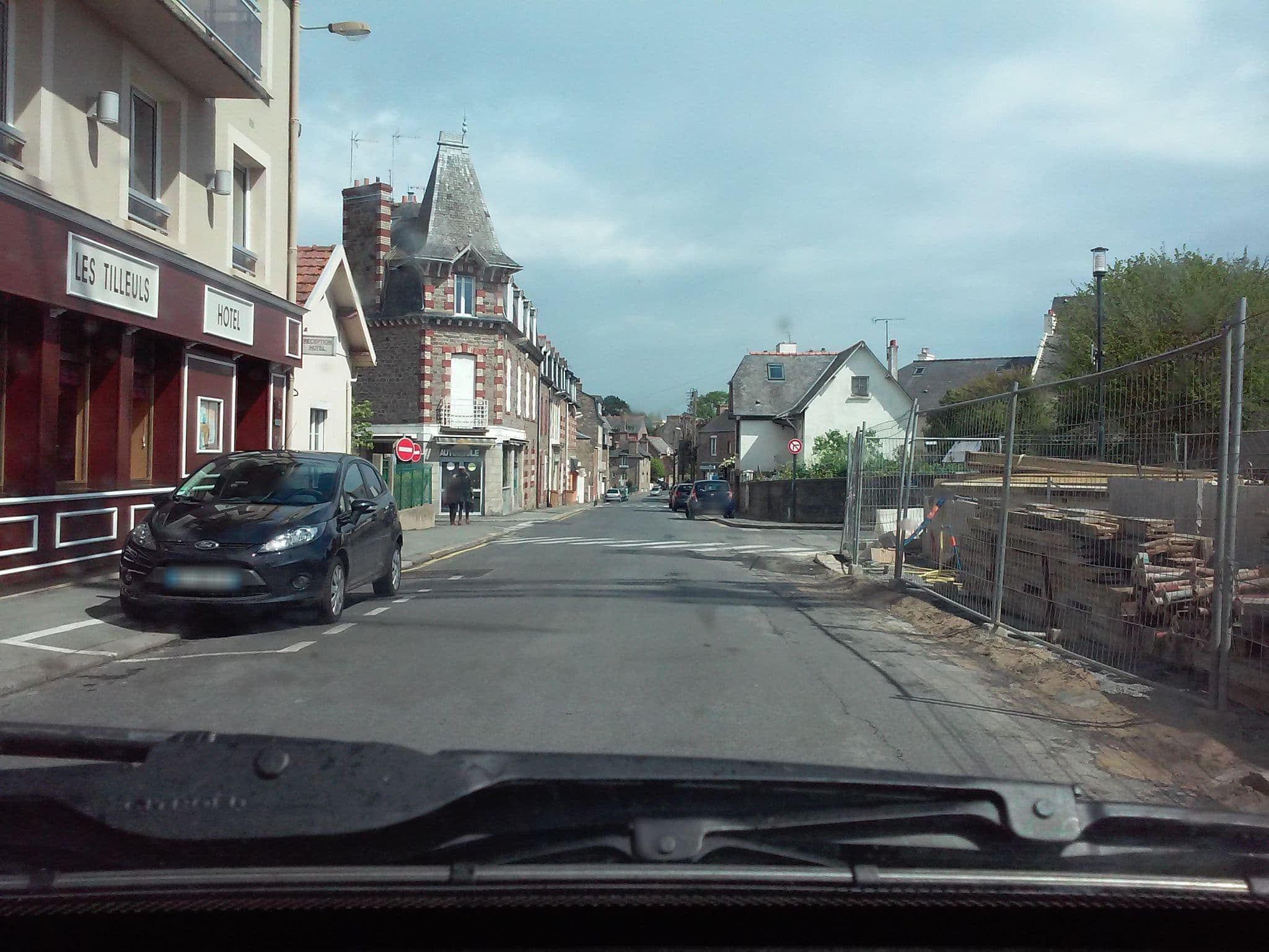 Street view near Les Tilleuls, Dinard — © pymouss (CC BY-SA · Mapillary)