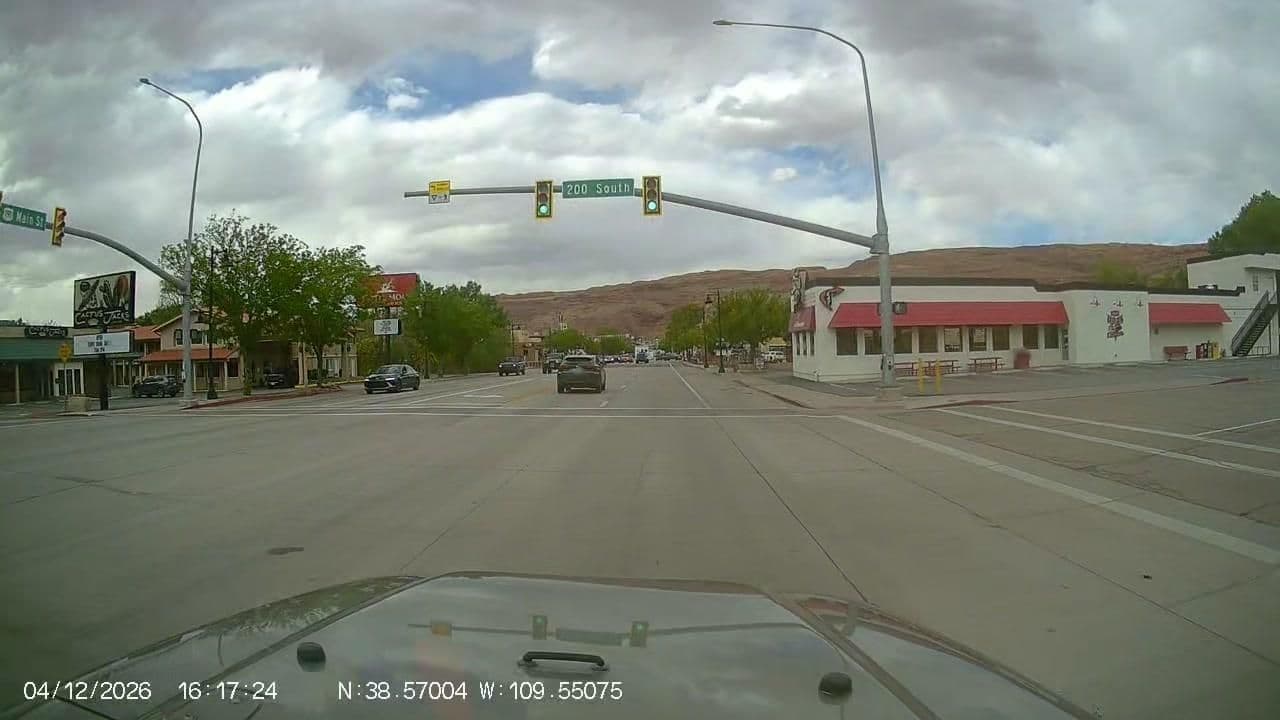 Street view near Robbers Roost, Moab — © b1tw153 (CC BY-SA · Mapillary)
