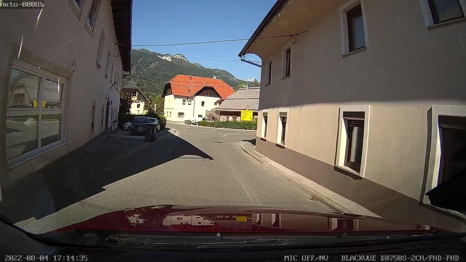 Street view near Lukn'a hostel, Hrušica — © rdnnk (CC BY-SA · Mapillary)