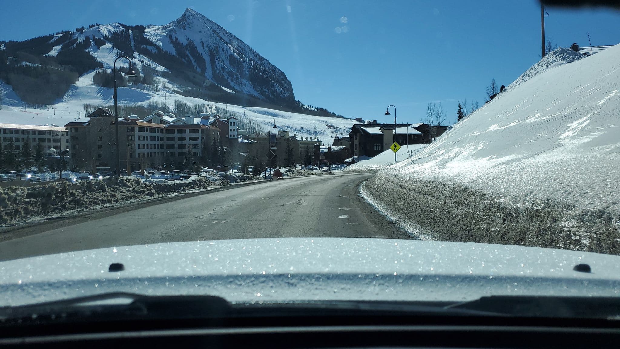 Street view near Chateaux Condominiums, Crested Butte — © aidenrohde (CC BY-SA · Mapillary)