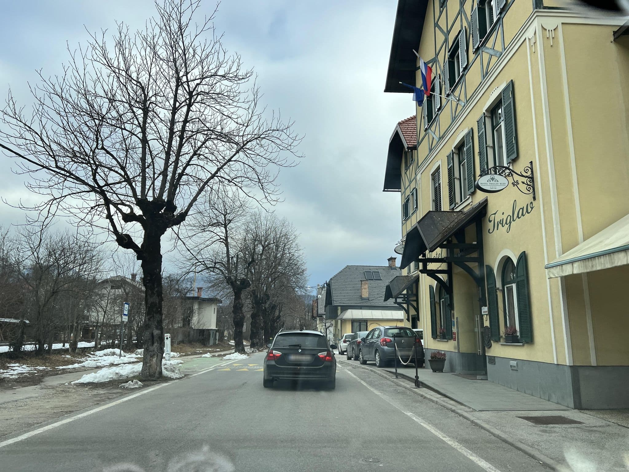 Street view near Hotel Triglav, Bled — © igorzo (CC BY-SA · Mapillary)