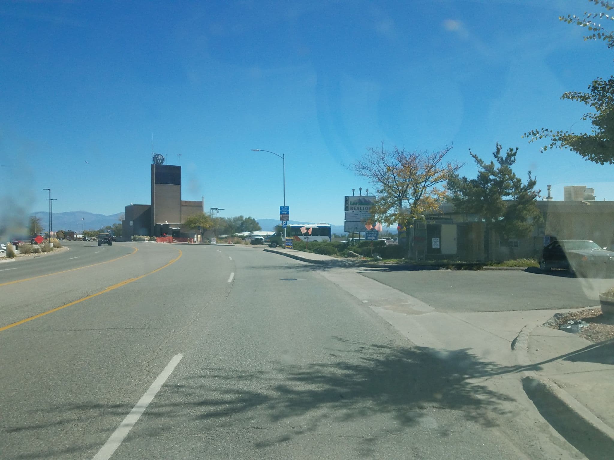 Street view near Los Alamos Inn, Los Alamos — © jbthemilker (CC BY-SA · Mapillary)