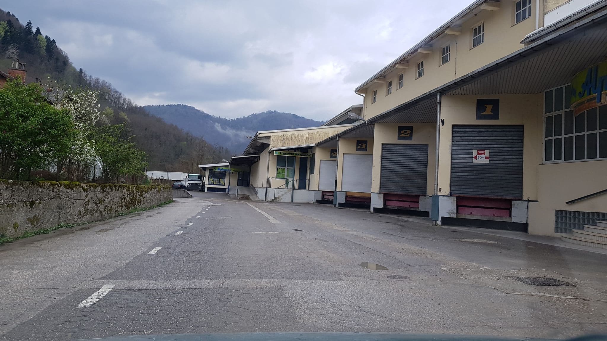 Street view near Gostilna s prenočišči "Pri Štefanu", Tolmin — © igorzo (CC BY-SA · Mapillary)