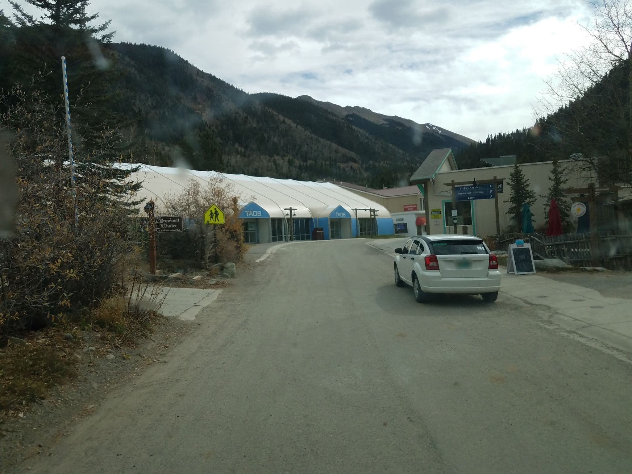 Street view near Brownell Chalet, Arroyo Seco — © jbthemilker (CC BY-SA · Mapillary)