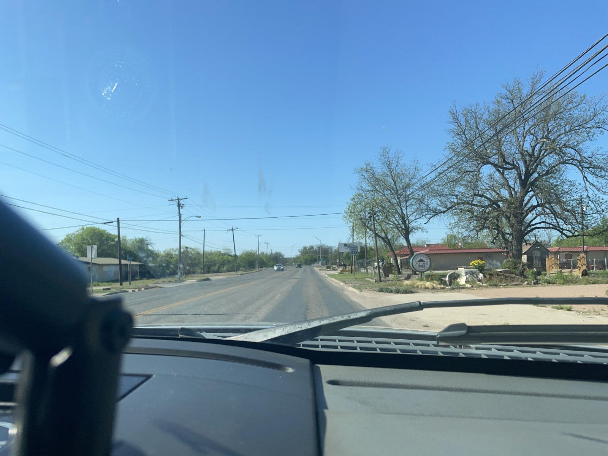 Street view near Hilltop Motel, Menard — © Rmoore02 (CC BY-SA · Mapillary)