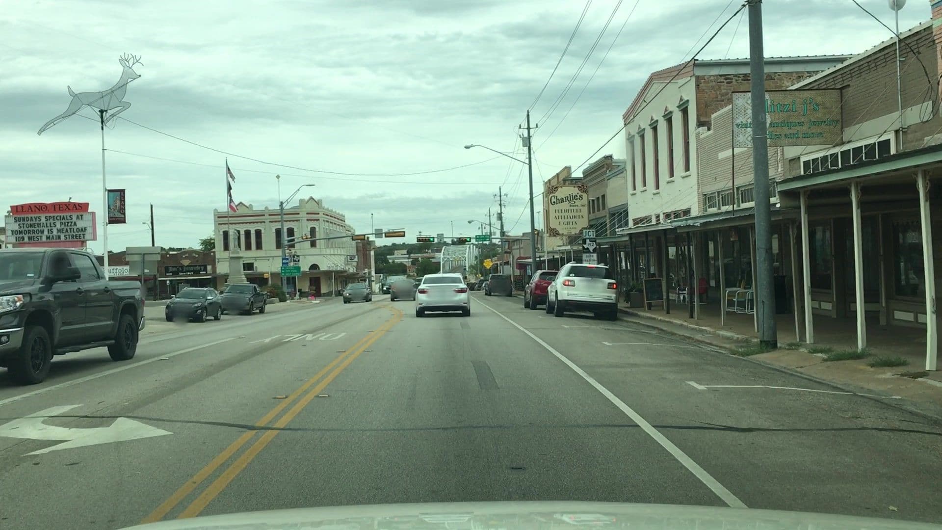 Street view near Llano Masonic Lodge, Llano — © lvl5 (CC BY-SA · Mapillary)