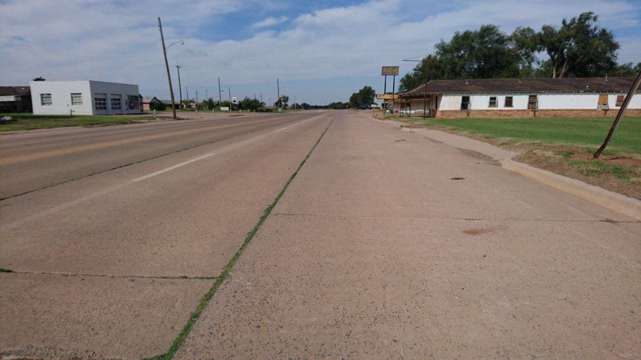 Street view near Elm Motel, Erick — © voschix (CC BY-SA · Mapillary)