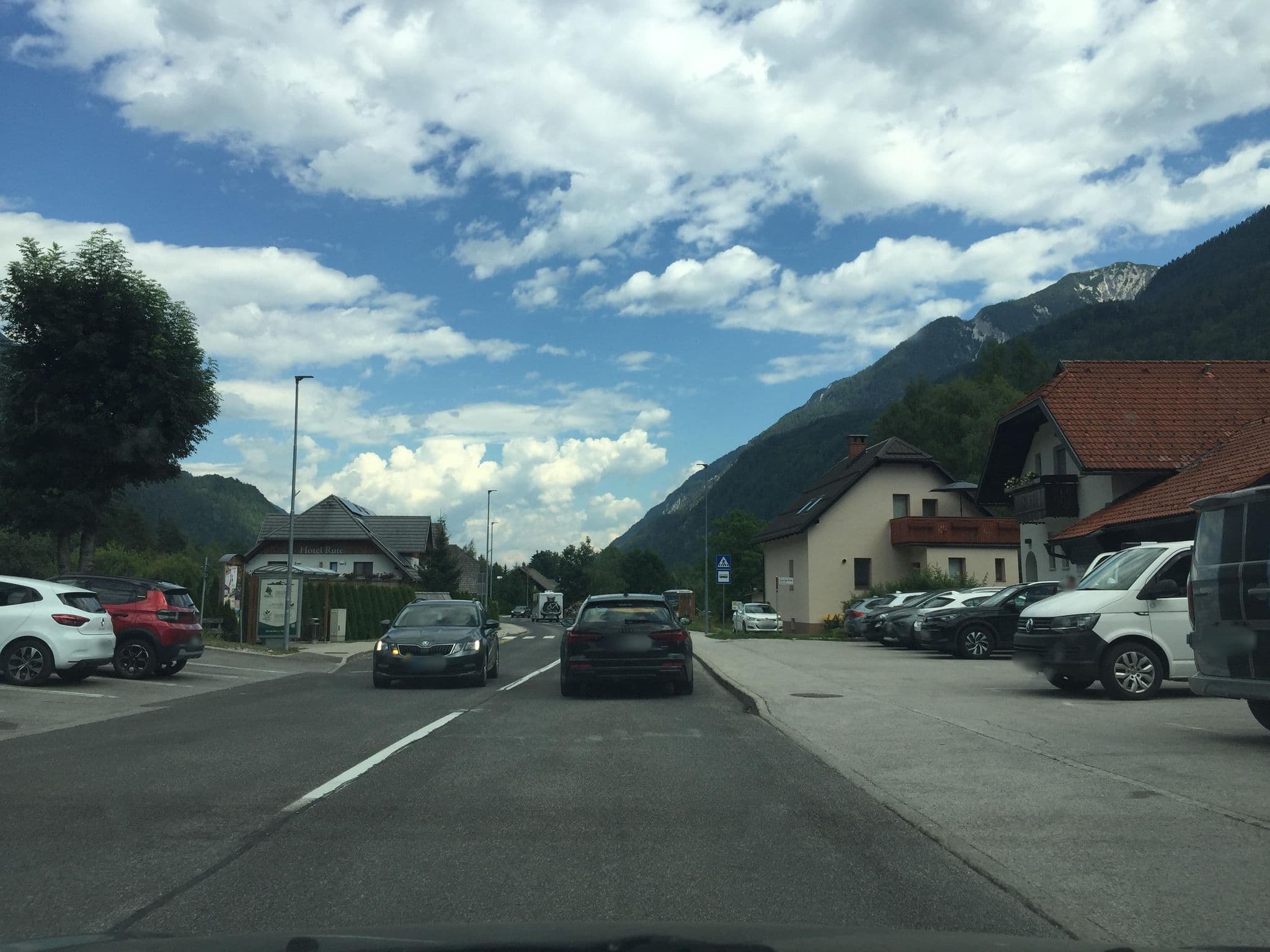 Street view near Apartments Jožica, Kranjska Gora — © igorzo (CC BY-SA · Mapillary)