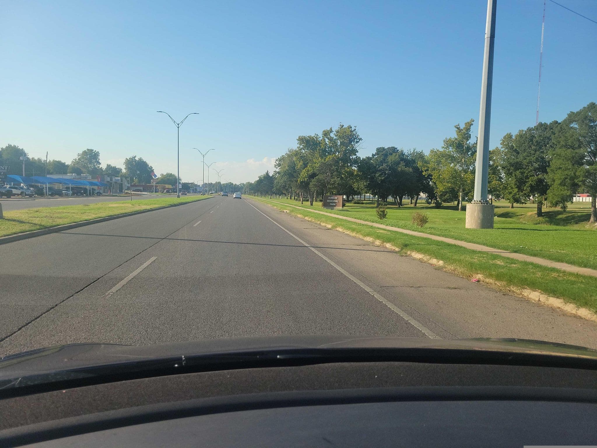 Street view near Wyndham Hotels & Resorts, Duncan — © Montrose_Lyle (CC BY-SA · Mapillary)