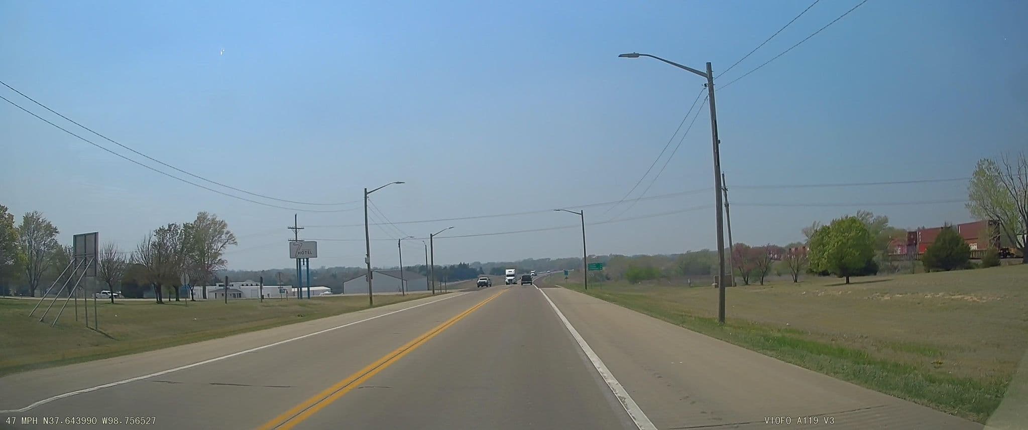 Street view near Motel 6, Pratt — © bundlegut (CC BY-SA · Mapillary)