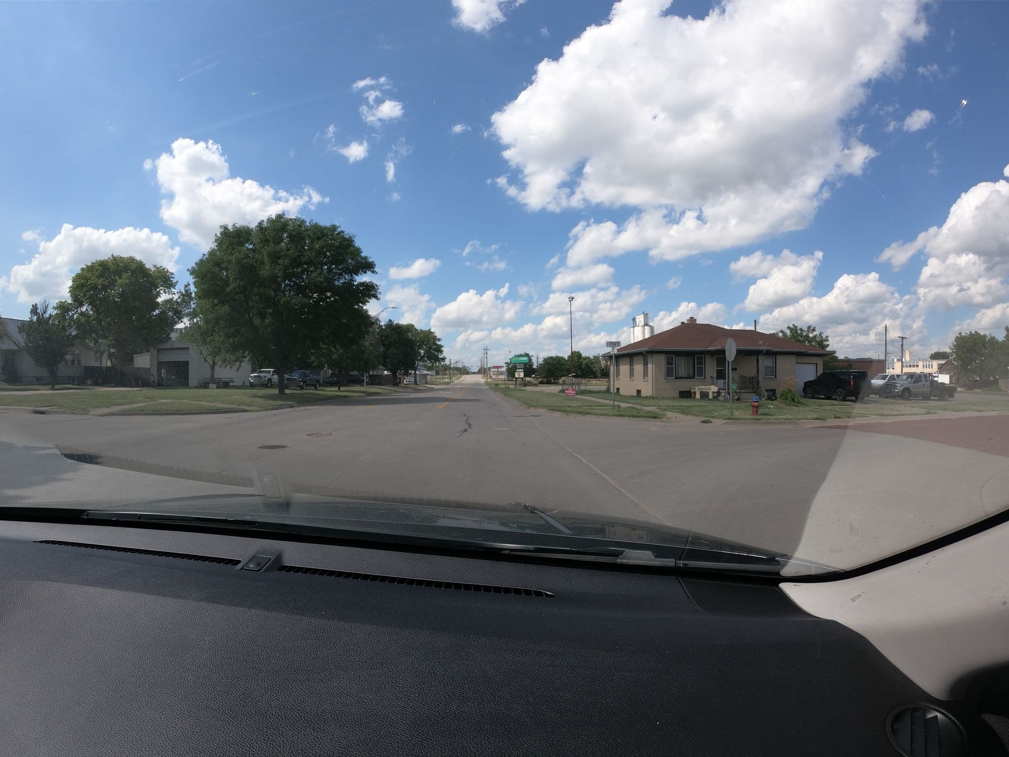 Street view near The Blundon Hotel, Russell — © toebee (CC BY-SA · Mapillary)