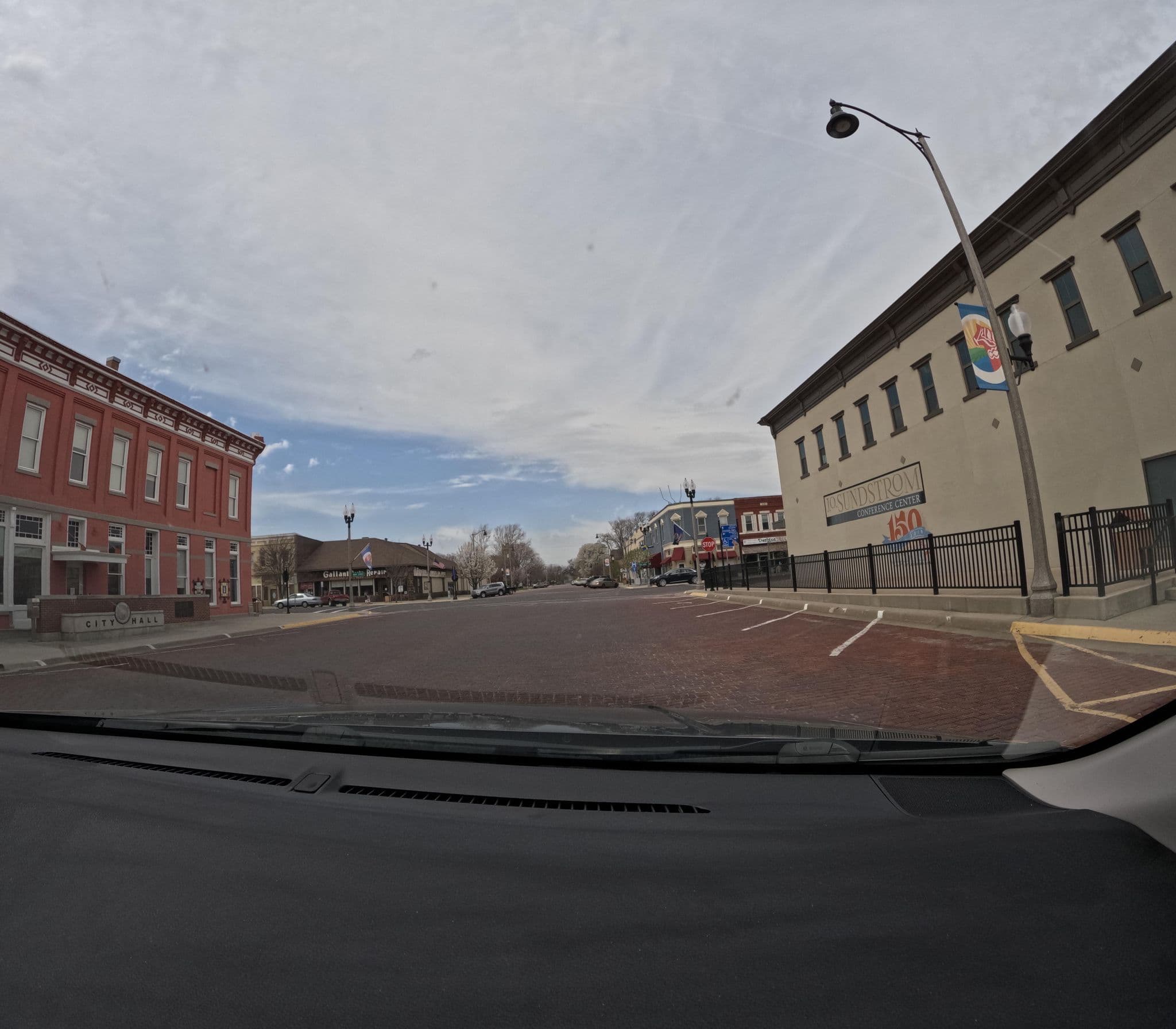 Street view near Tradhuset, Lindsborg — © toebee (CC BY-SA · Mapillary)
