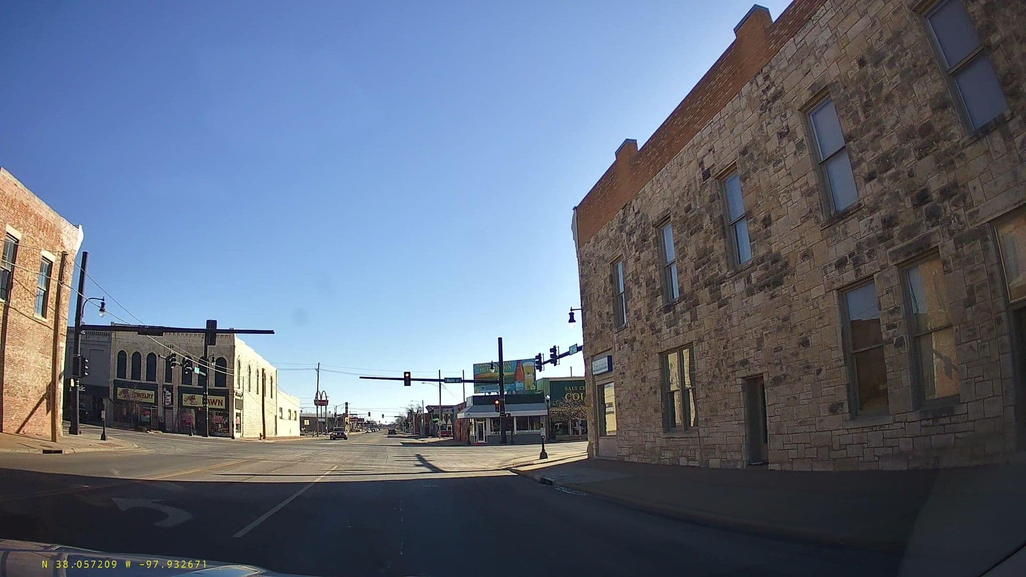 Street view near Econo Lodge, Hutchinson — © bundlegut (CC BY-SA · Mapillary)