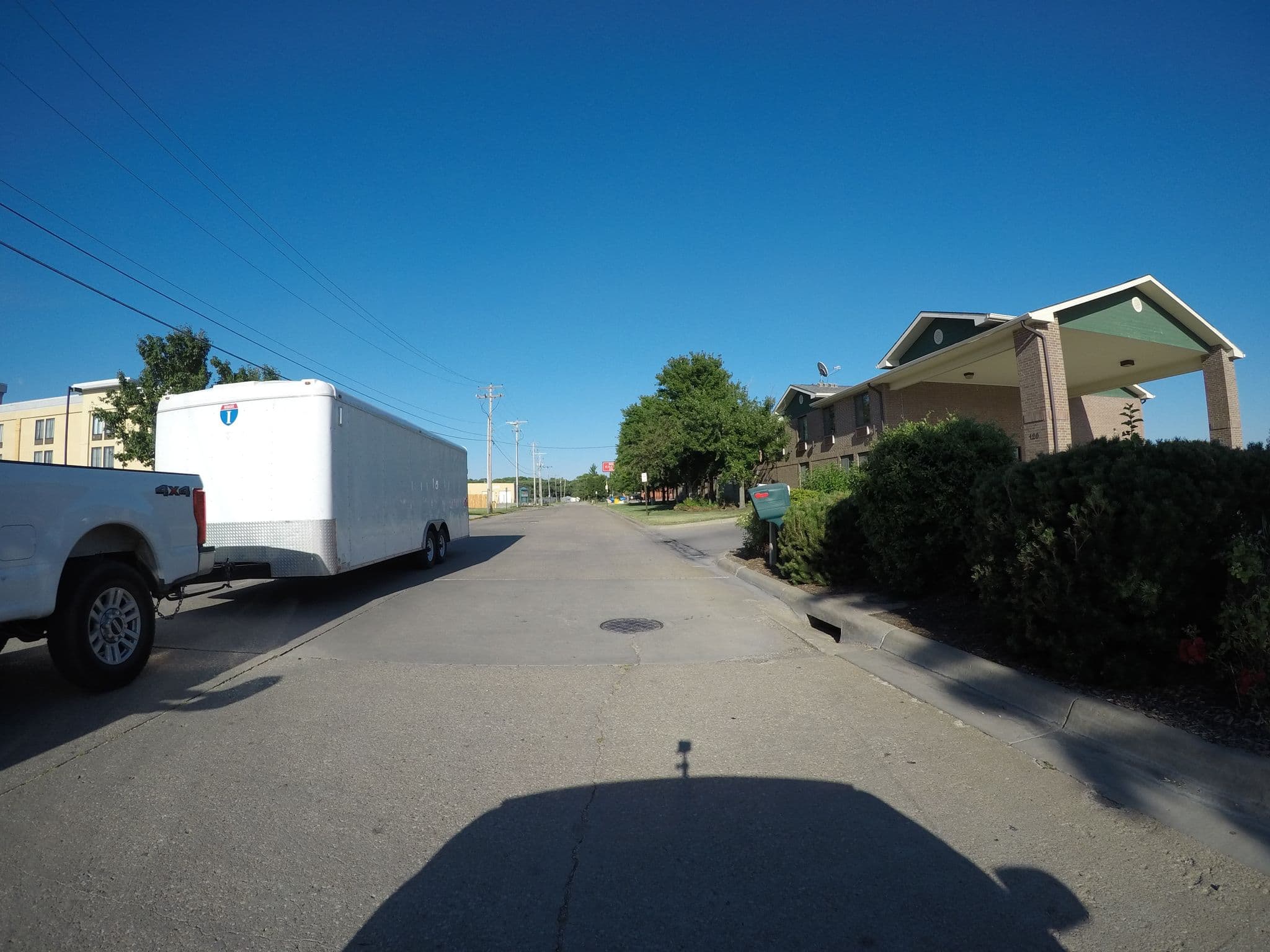 Street view near Days Inn Pool & Hot Tub, Salina — © toebee (CC BY-SA · Mapillary)