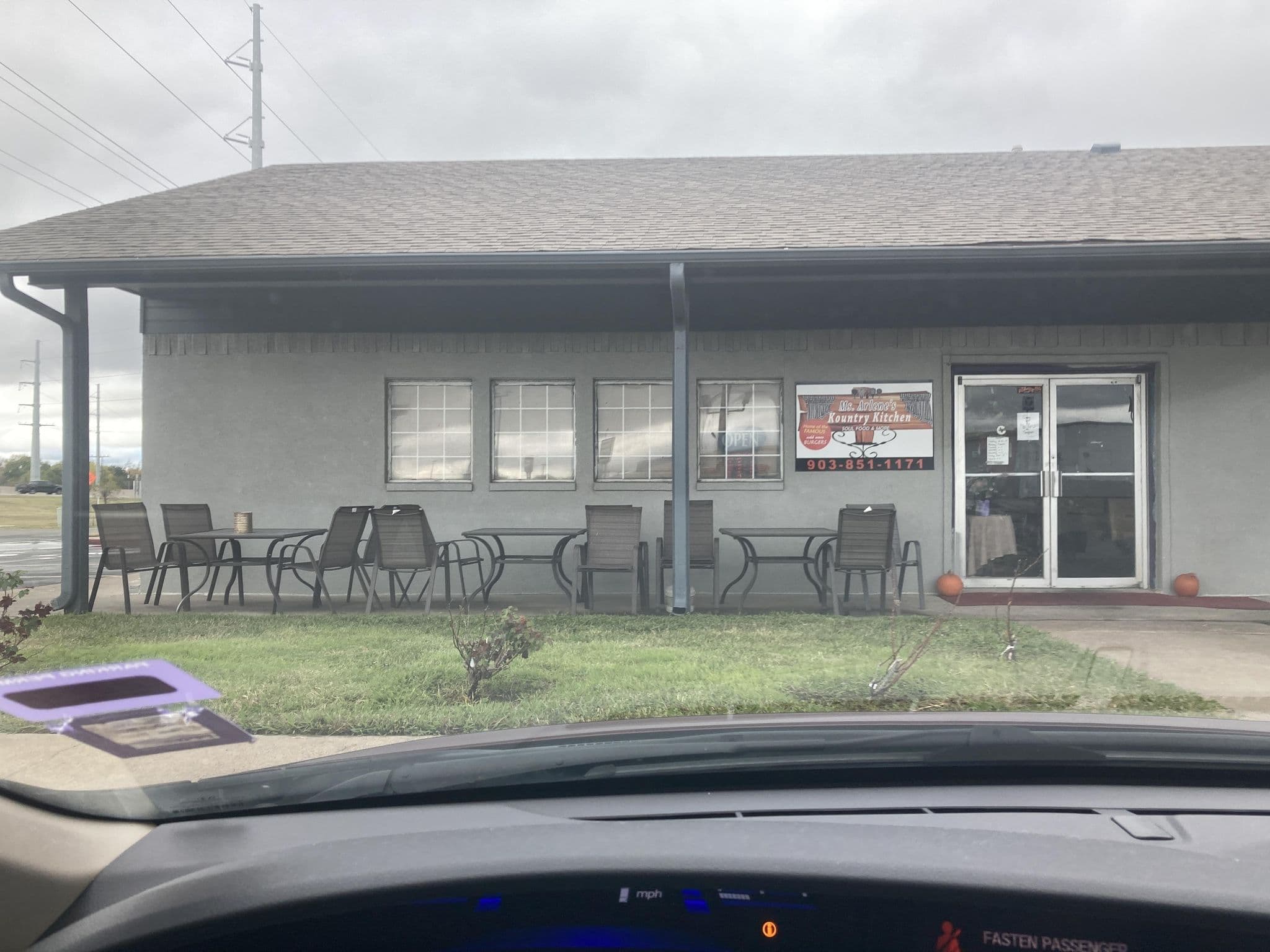 Street view near Knights Inn, Corsicana — © gpennell (CC BY-SA · Mapillary)
