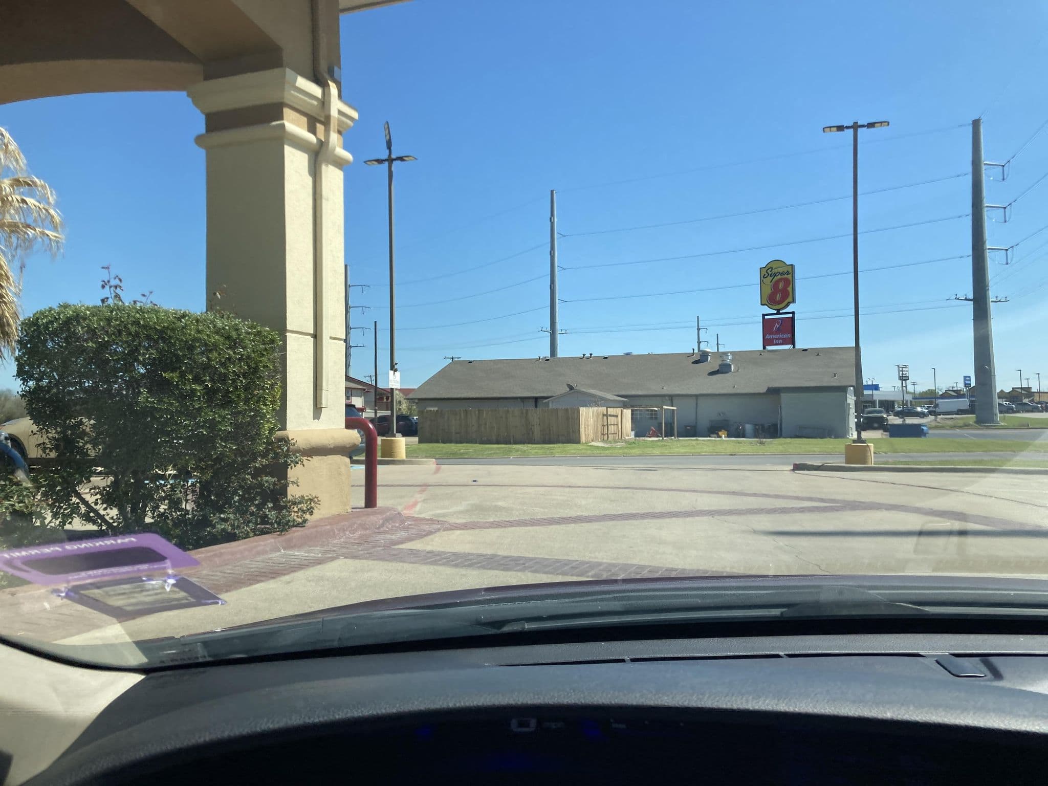Street view near Wyndham Hotels & Resorts, Corsicana — © gpennell (CC BY-SA · Mapillary)