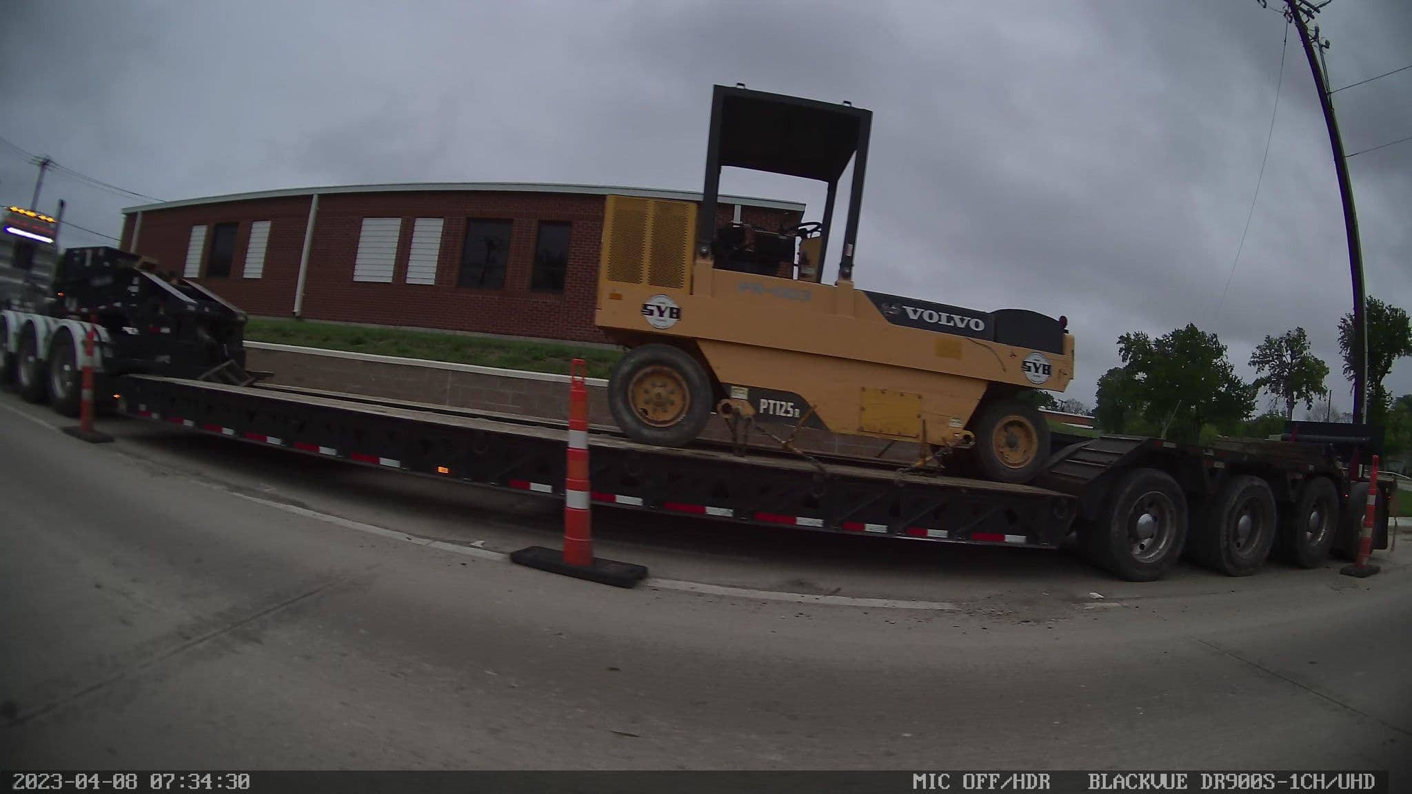 Street view near Super 8 Motel Red Oak, Red Oak — © gruzovik (CC BY-SA · Mapillary)