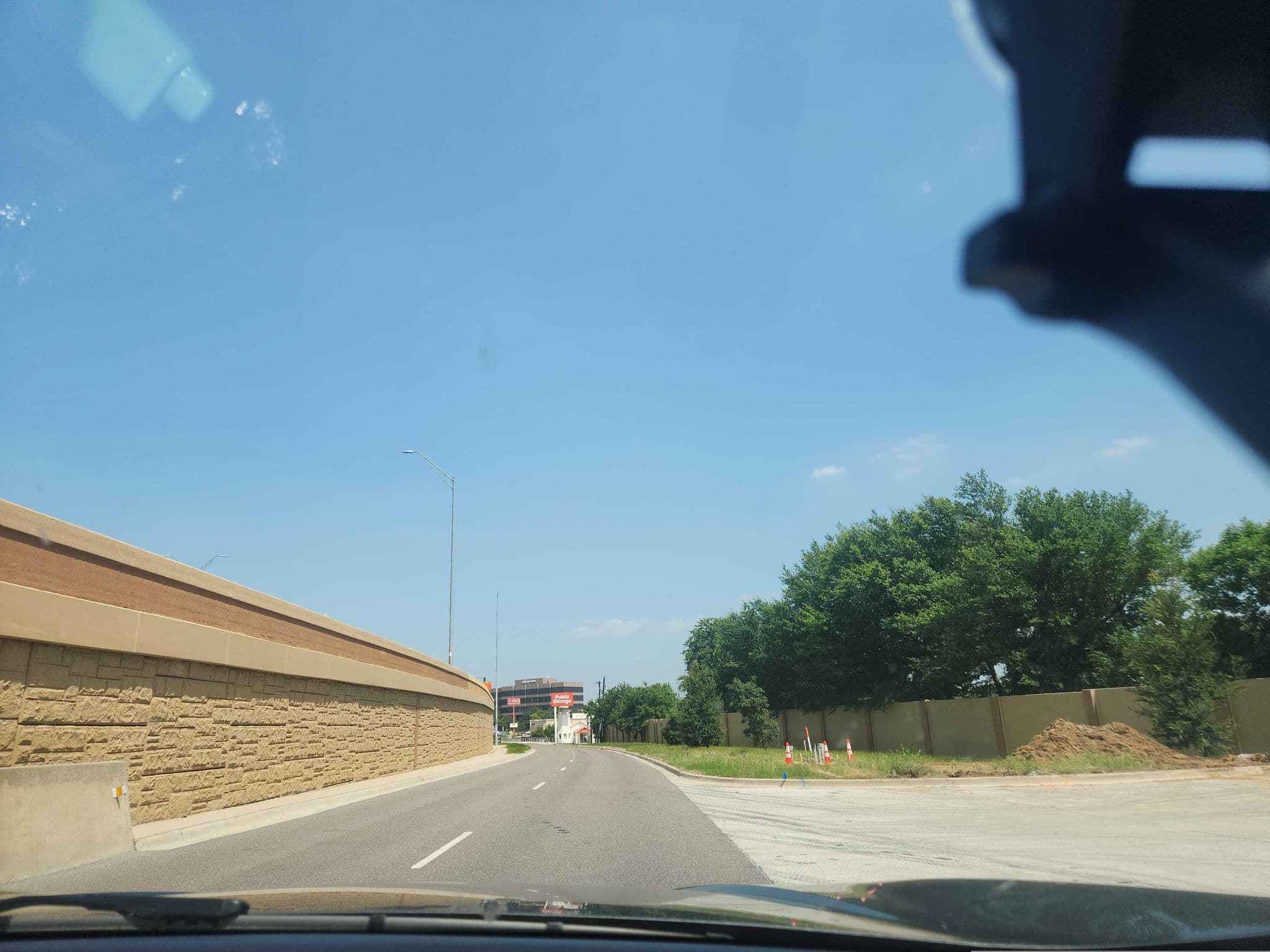 Street view near Baymont Inn & Suites Bedford, Bedford — © fibercowboy (CC BY-SA · Mapillary)