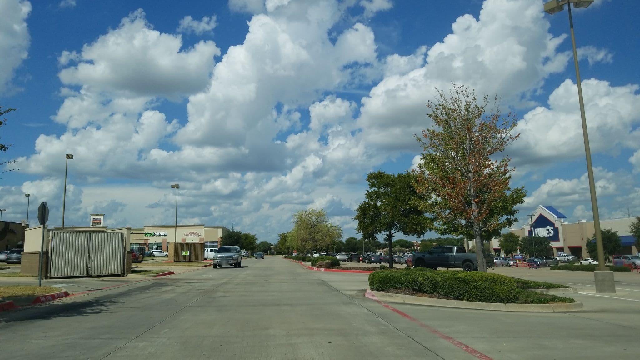 Street view near Bedford (really nice this time of year), Euless — © charlie7842 (CC BY-SA · Mapillary)