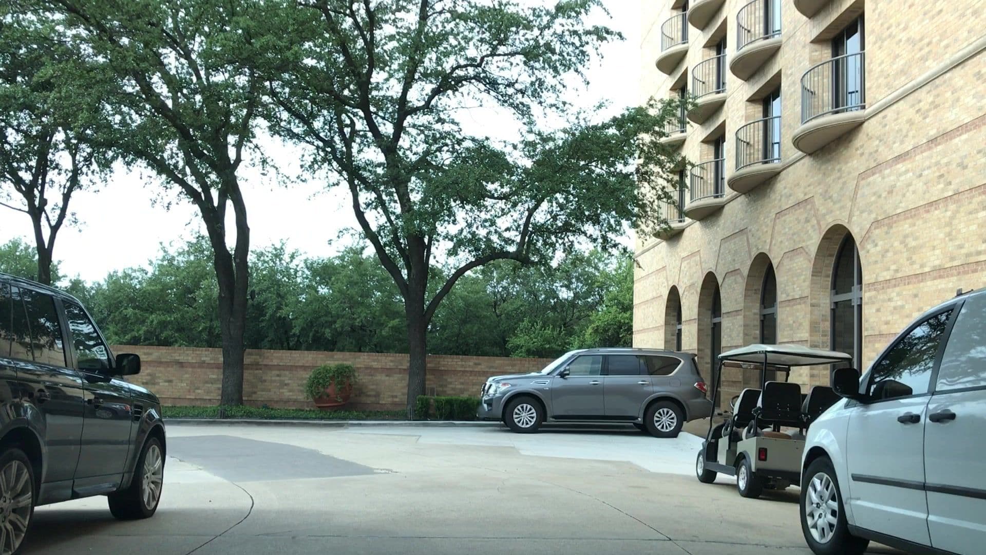 Street view near Four Seasons Resort Pool, Irving — © lvl5 (CC BY-SA · Mapillary)