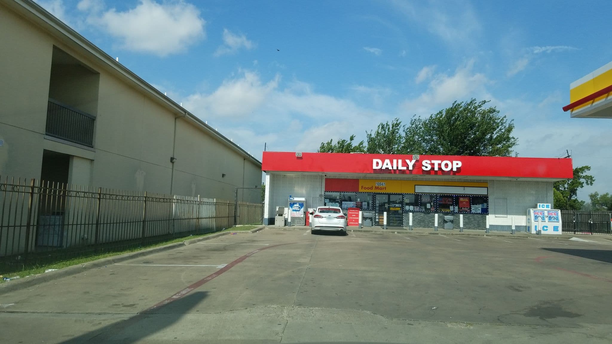 Street view near Garden Inn and Suites, Farmers Branch — © mselliott (CC BY-SA · Mapillary)