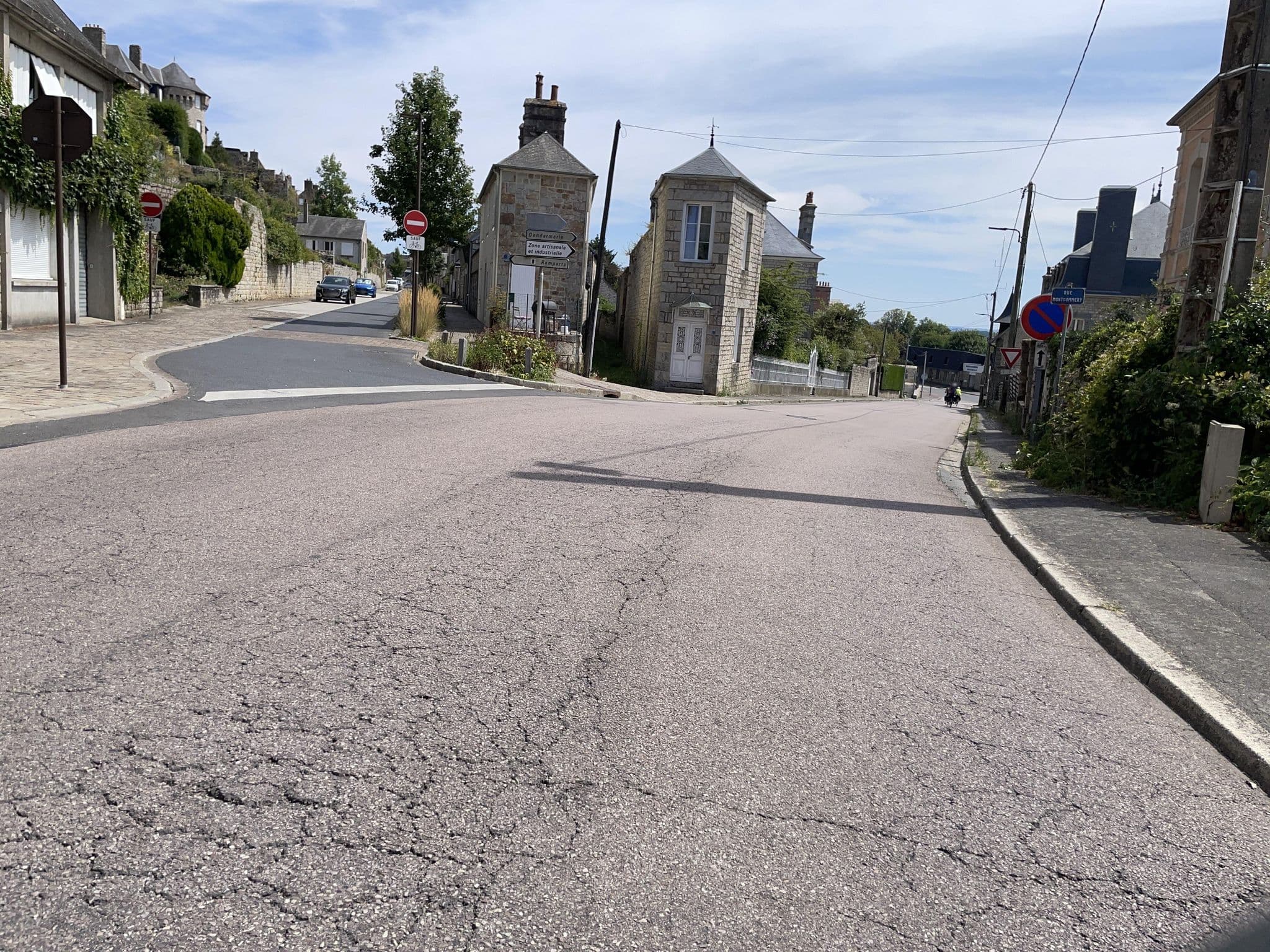 Street view near Numéro CINQ, Domfront — © Nicolas1030 (CC BY-SA · Mapillary)